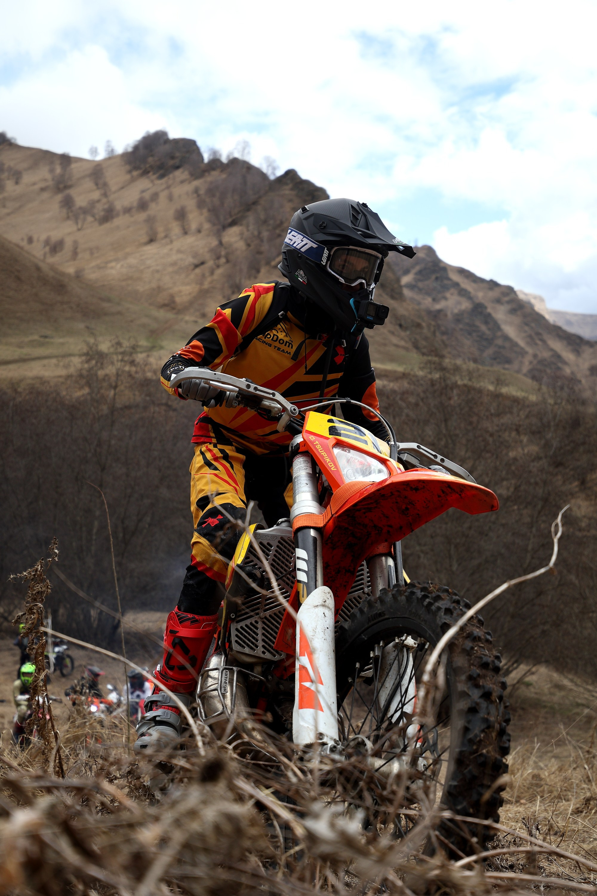 Репортажная фотосъемка выезда на эндуро мотоциклах в Кисловодск с НашиТуры. 