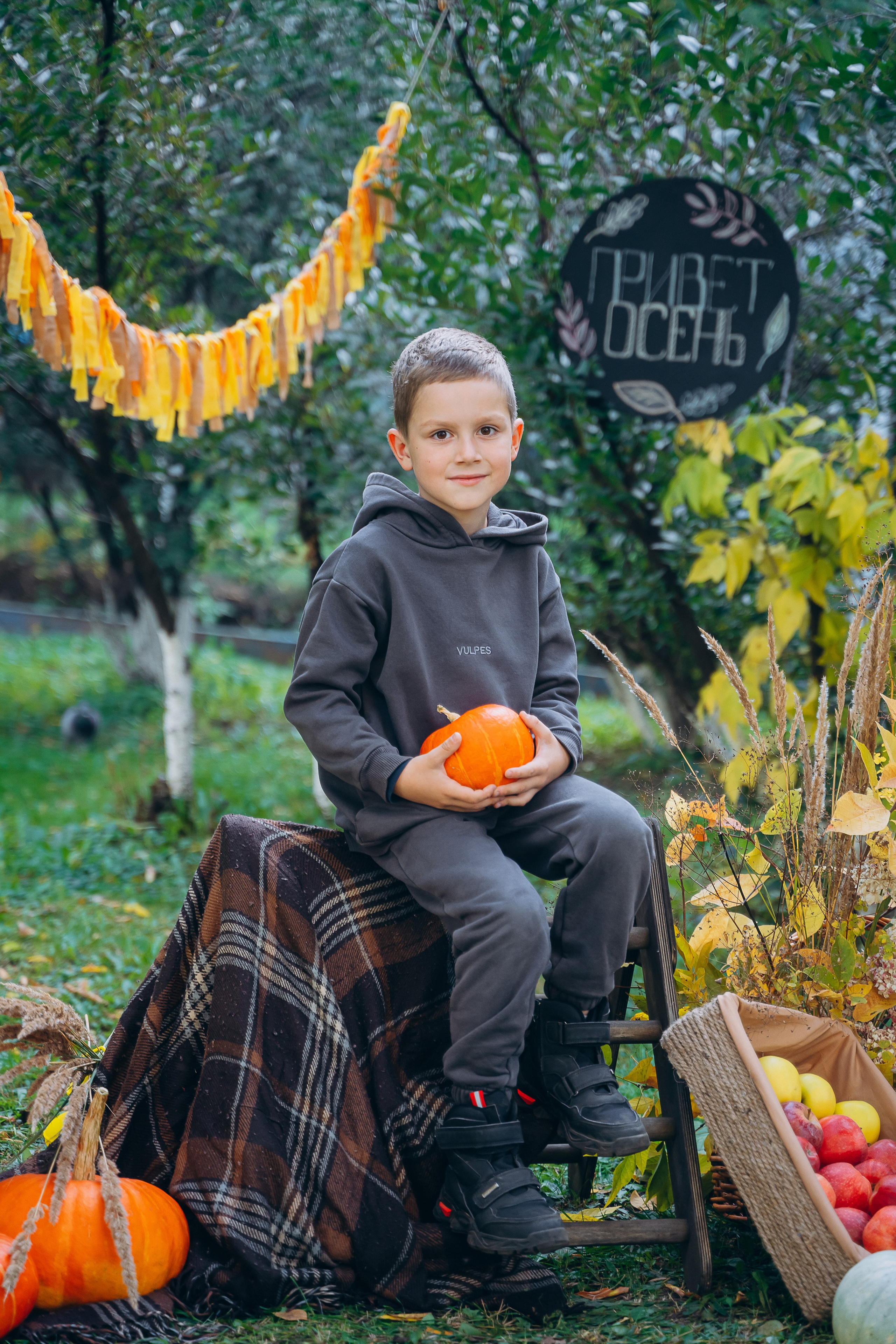 Осень фотосессия для ГРУППЫ. Улыбка выездная фотостудия Красноярск