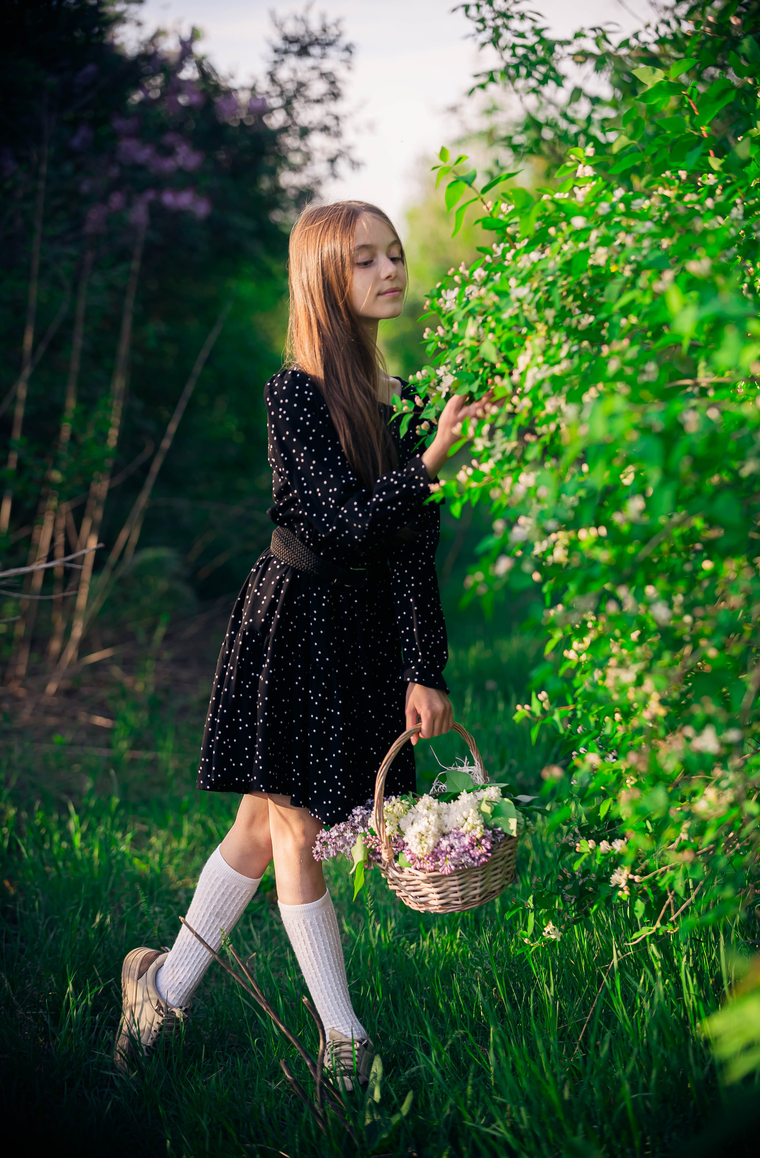 Анютка в сиреньке. Арт-фотограф Евгений Матвиенко