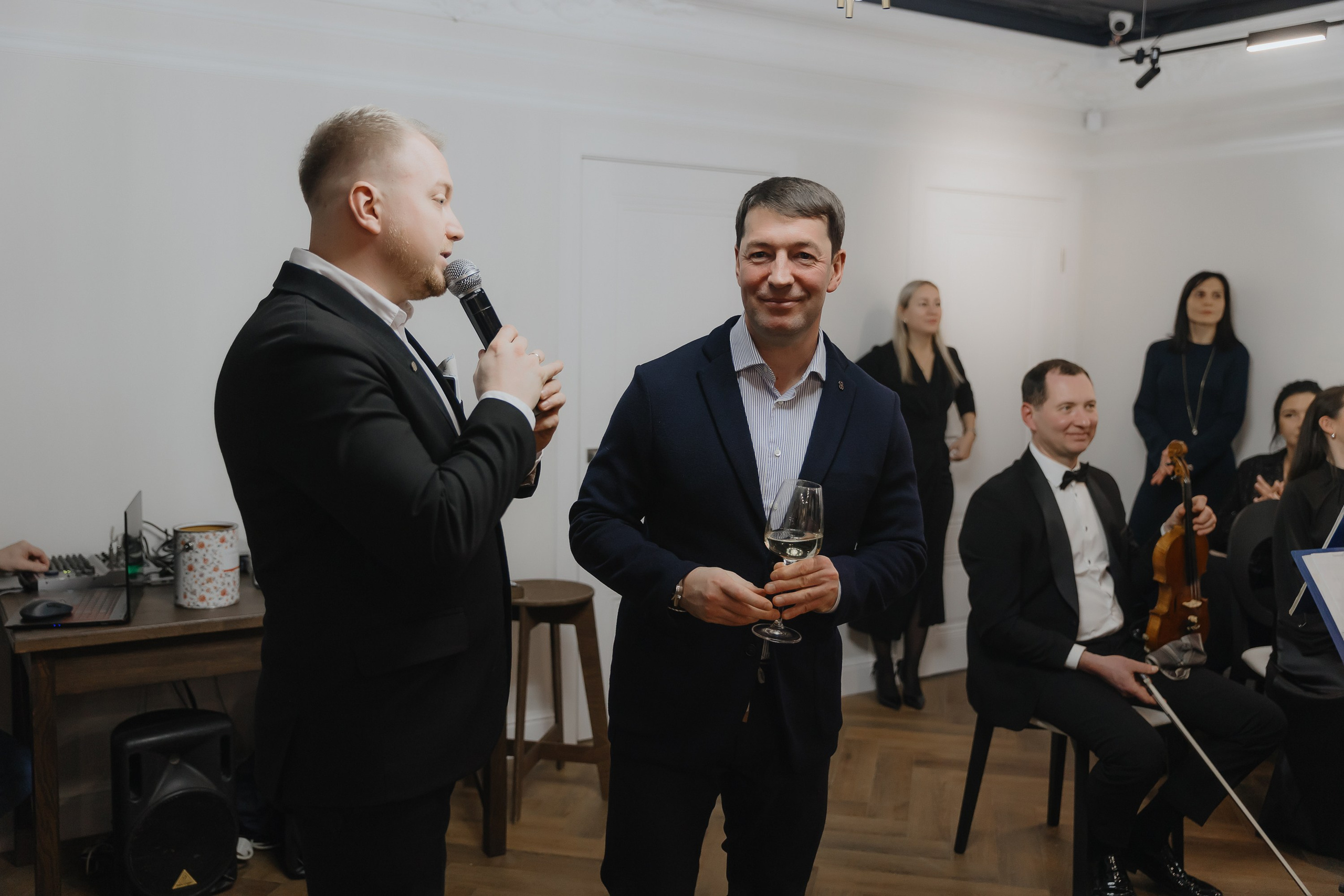 Открытие нового пространства интерьерного салона L. DECO в феврале 2025. L. Deco интерьерный салон. Краски/обои/лепной декор