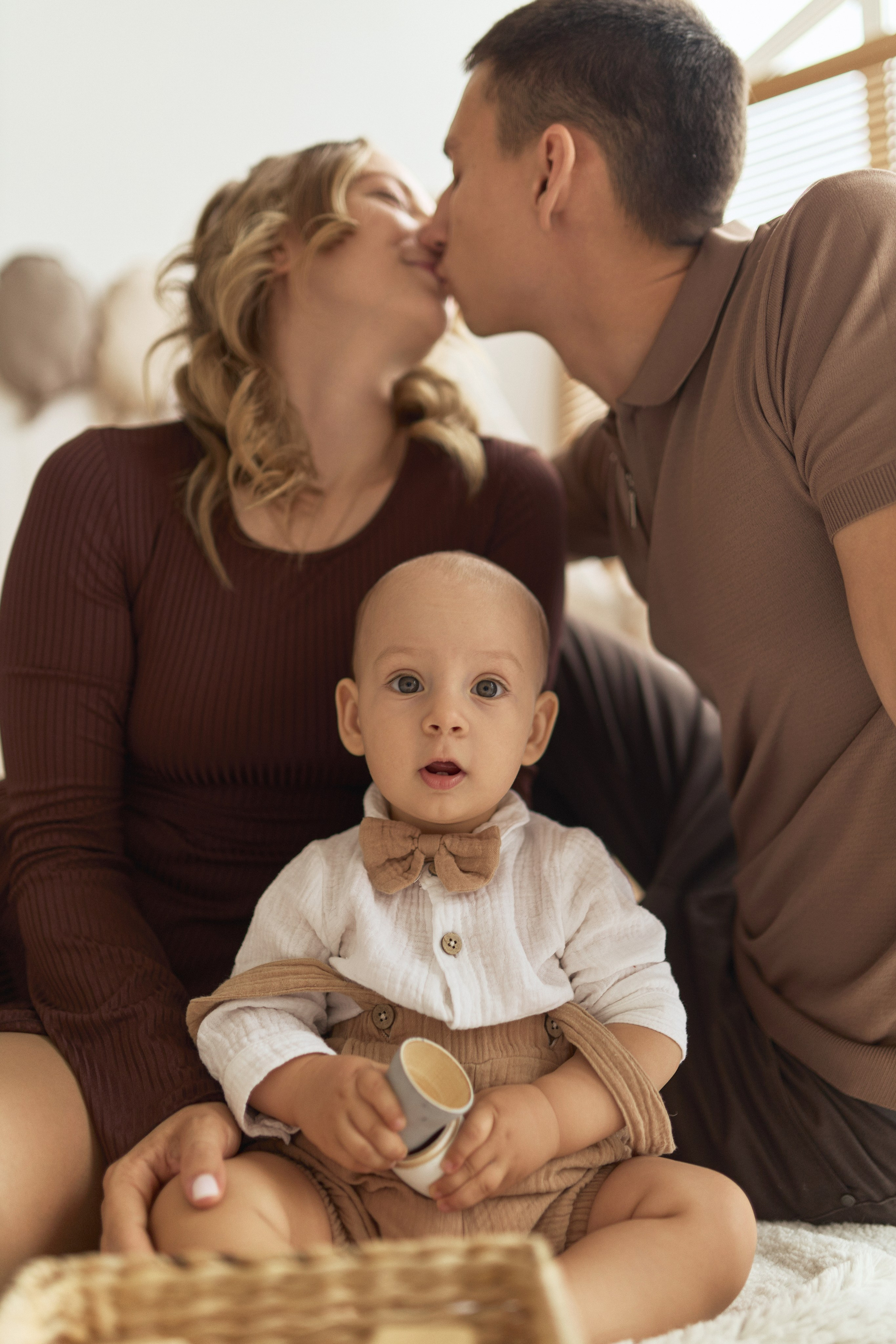 Семейная фотосессия в фотостудии. Алина Каравайцева. Фотограф в городе Барнаул