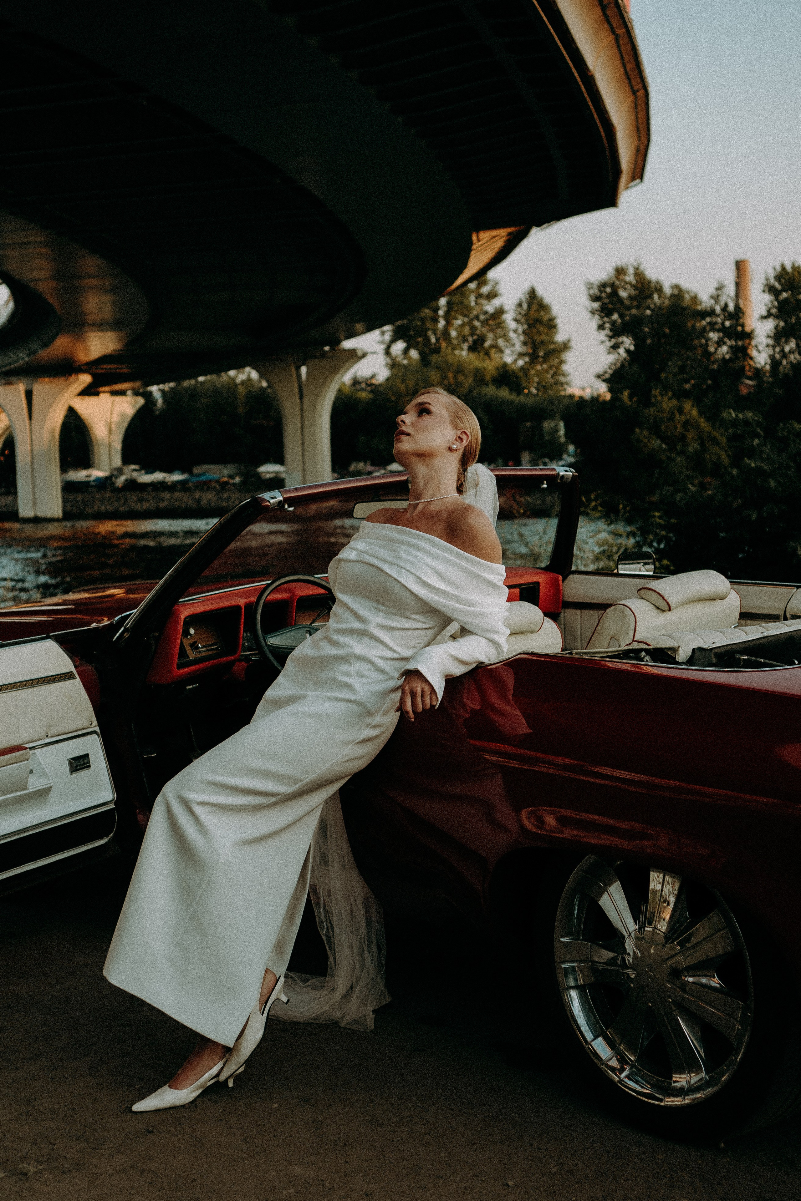 СВАДЕБНАЯ СЬЕМКА ВОЗЛЕ МСОТА БЕТАНКУРА НА КАБРИОЛЕТЕ. Профессиональный фотограф, Санкт-Петербург — Виктория Богомолова