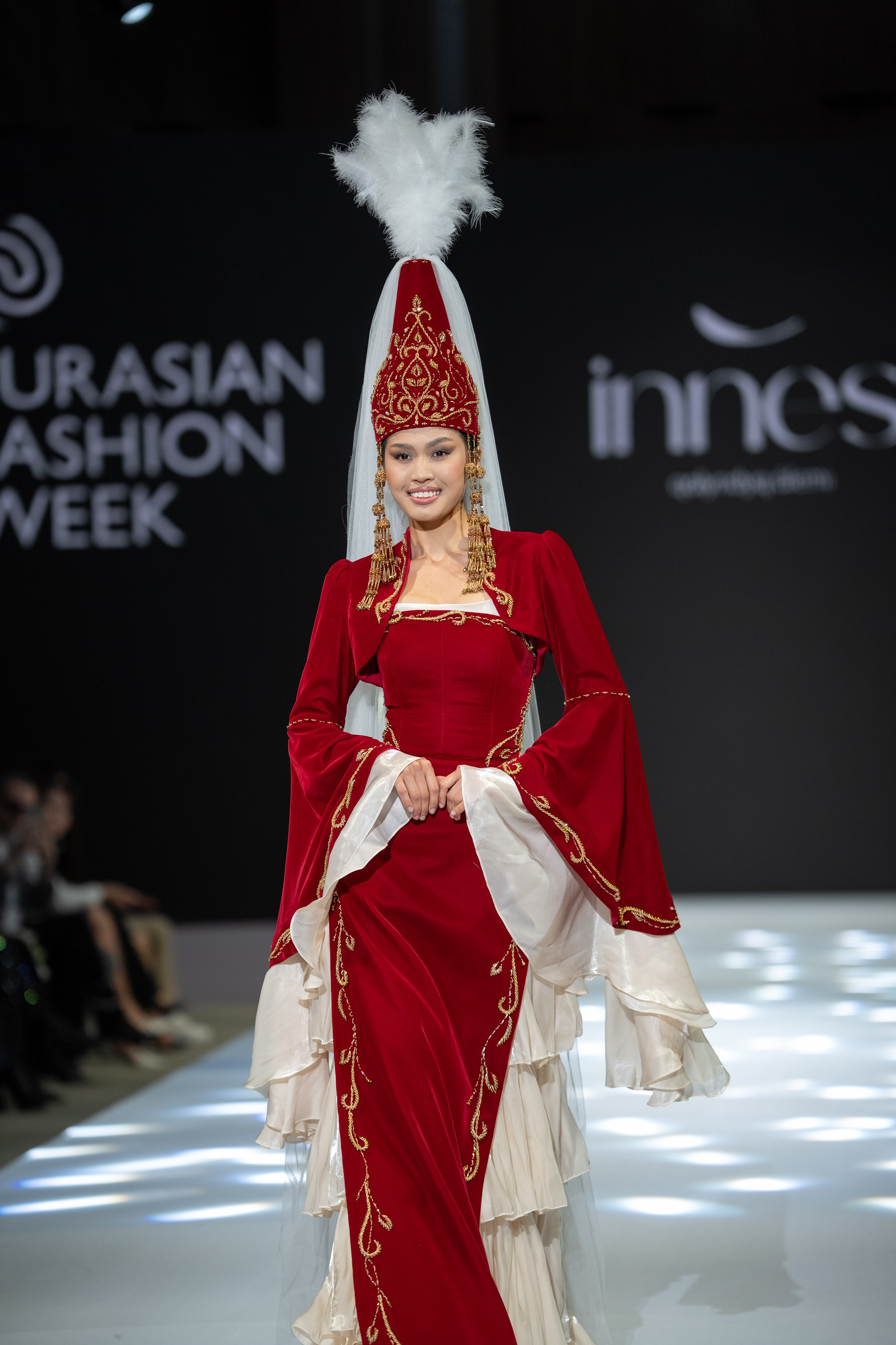 EURASIAN FASHION WEEK Innes. Сайт Алматинского НЮ АРТ, будуар и фэшн фотографа Дениса Карпенко