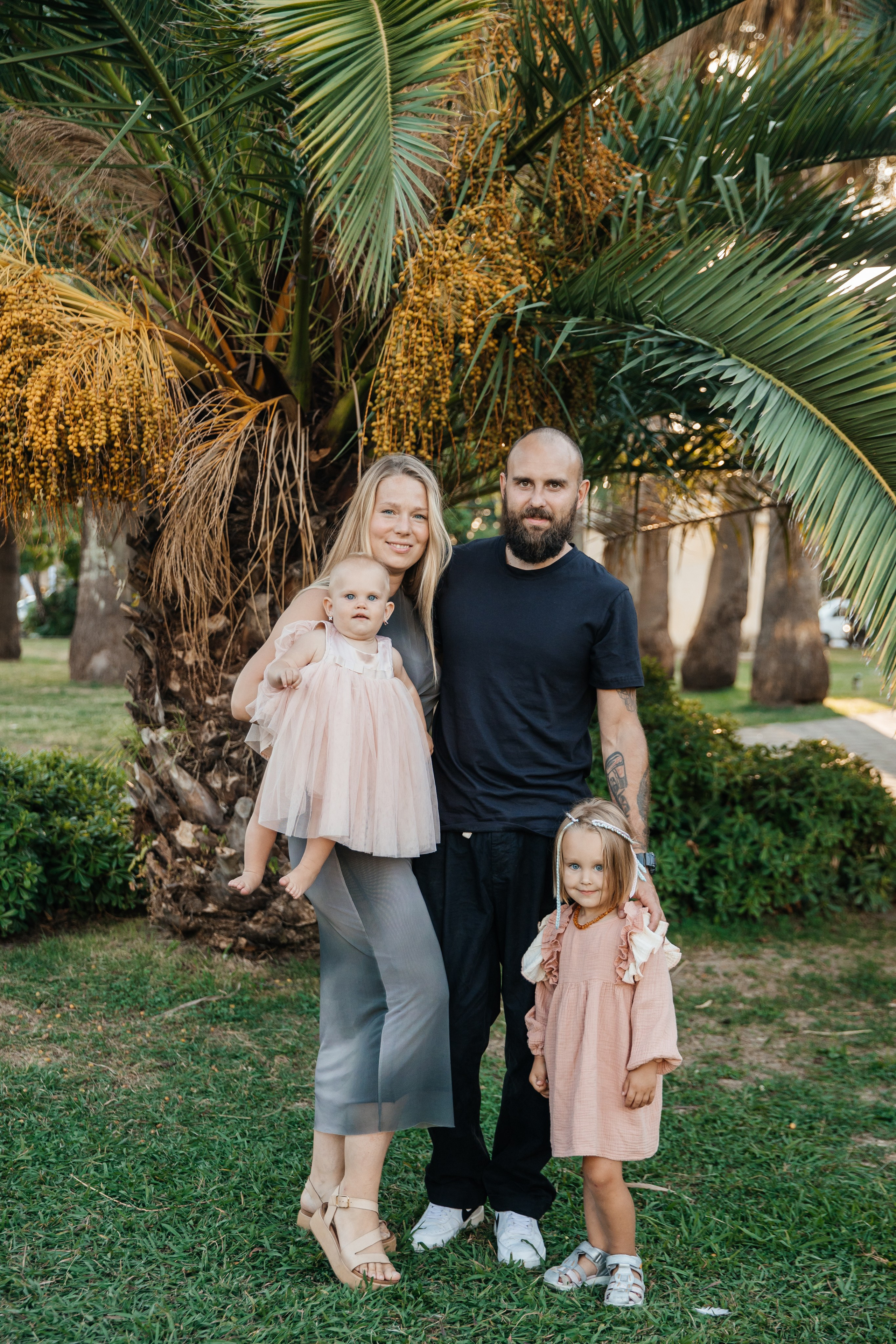 Таисия, Антон и две славных дочки. Фотограф в Сочи. Свадебная видеосъемка Сочи