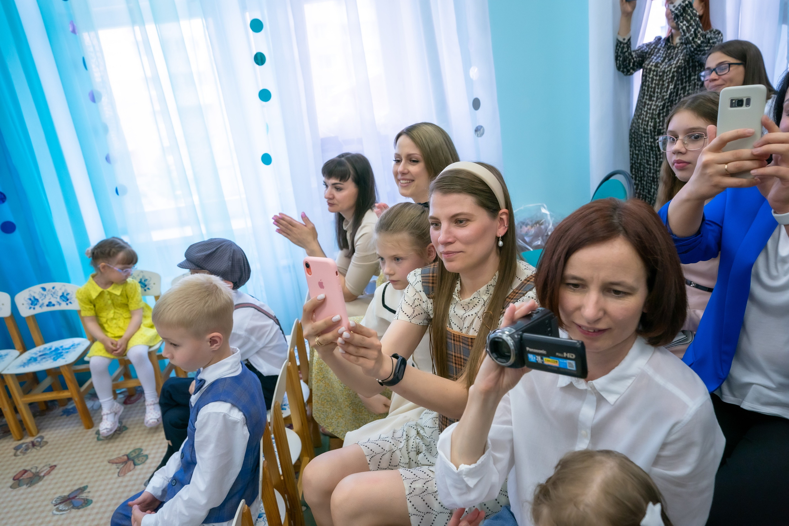 Видеосъемка выпускного утренника в детском саду или школе. Свадебный фотограф видеограф в ЗАГС и на свадьбу целый день Москва и МО