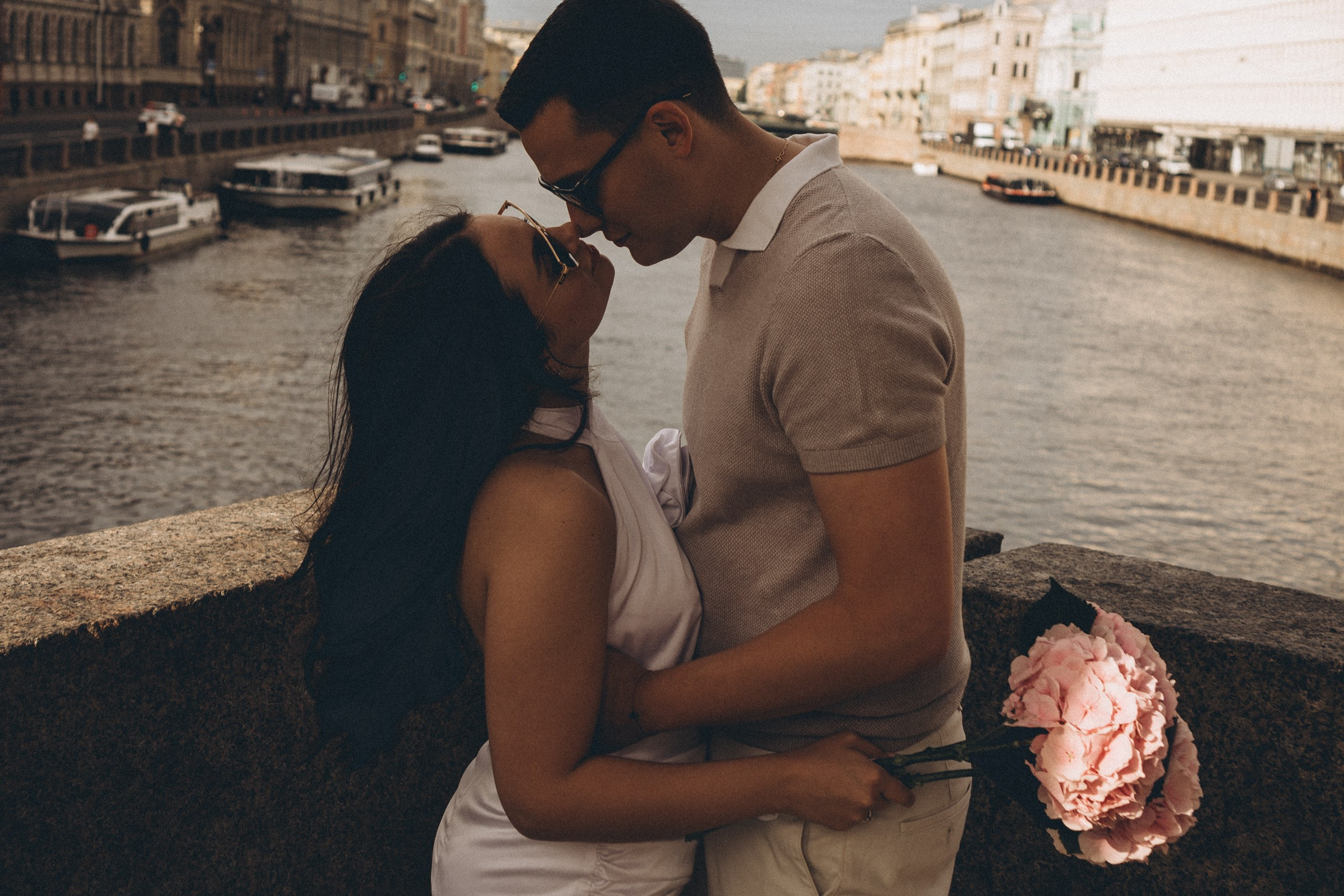 СВАДЕНБНАЯ СЬЕМКА НА КАТЕРЕ ПО КАНАЛАМ САНКТ-ПЕТЕРБУРГА И В АКВАТОРИИ НЕВЫ. Профессиональный фотограф, Санкт-Петербург — Виктория Богомолова