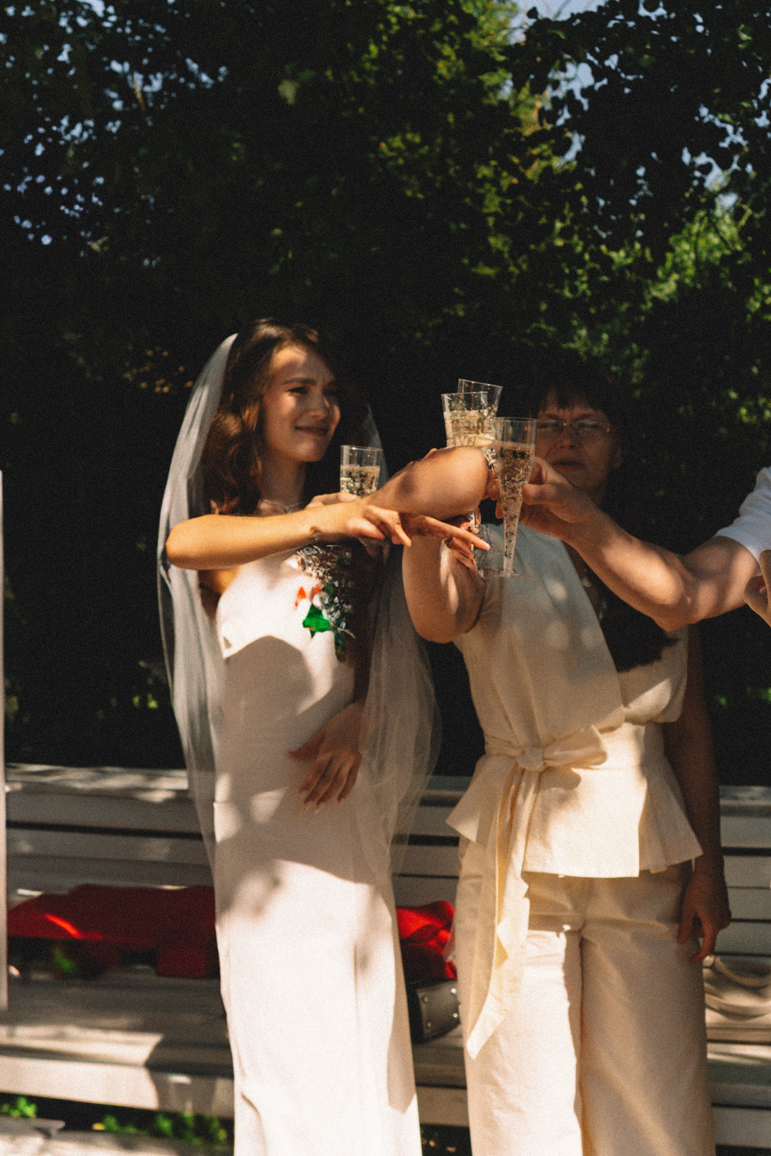 СВАДЕБНАЯ СЬЕМКА В ПЕТЕРГОФЕ И СЬЕМКА РЕПОРТАЖА В ЗАГСЕ ПЕТЕРГОФА. Профессиональный фотограф, Санкт-Петербург — Виктория Богомолова