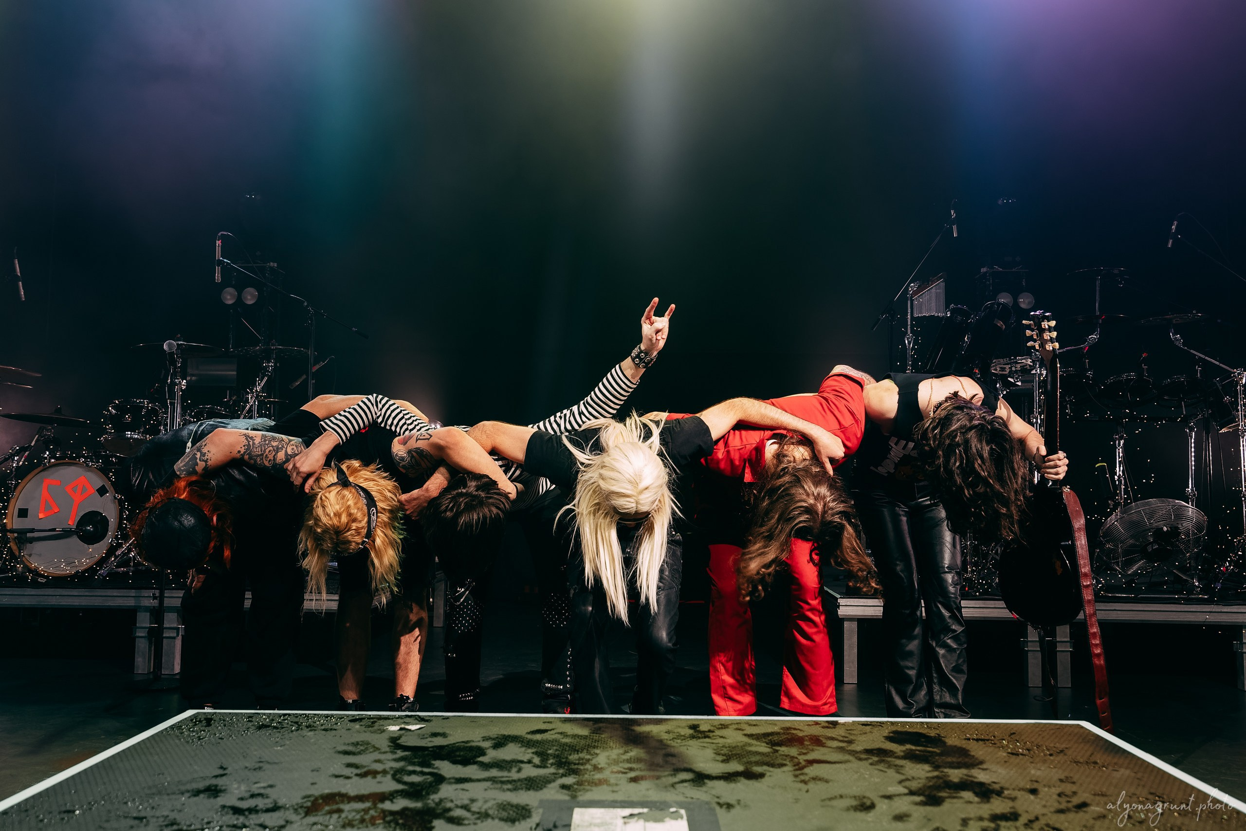 Багровый Фантомас, фоторепортаж, СПб, BASE, 14.12.2025. Алена Адрианова: фотограф в Санкт-Петербурге