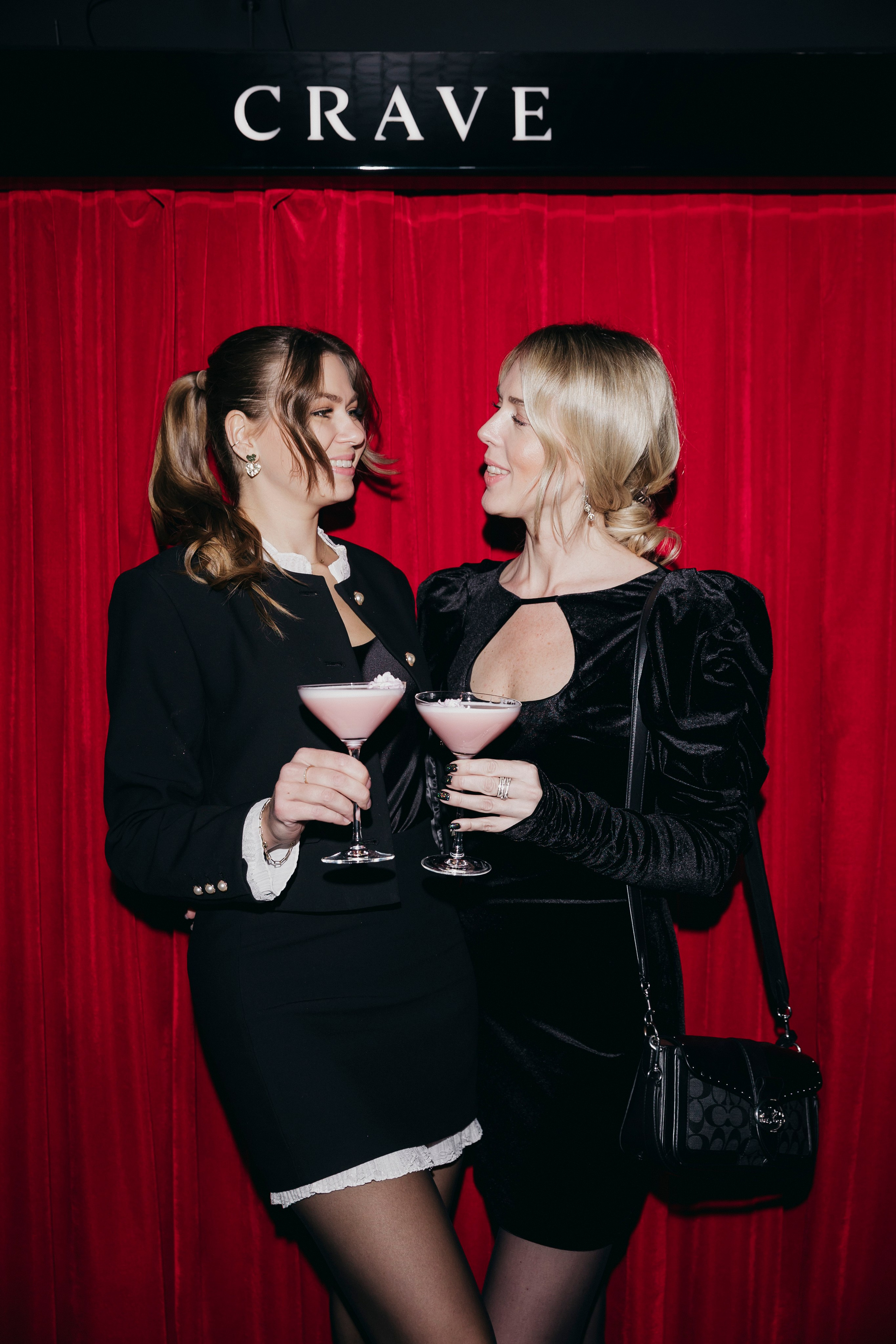 Erborian Russia, CRAVE Theatre, Moscow. «Птичка на проводе»: информационный портал в Москве