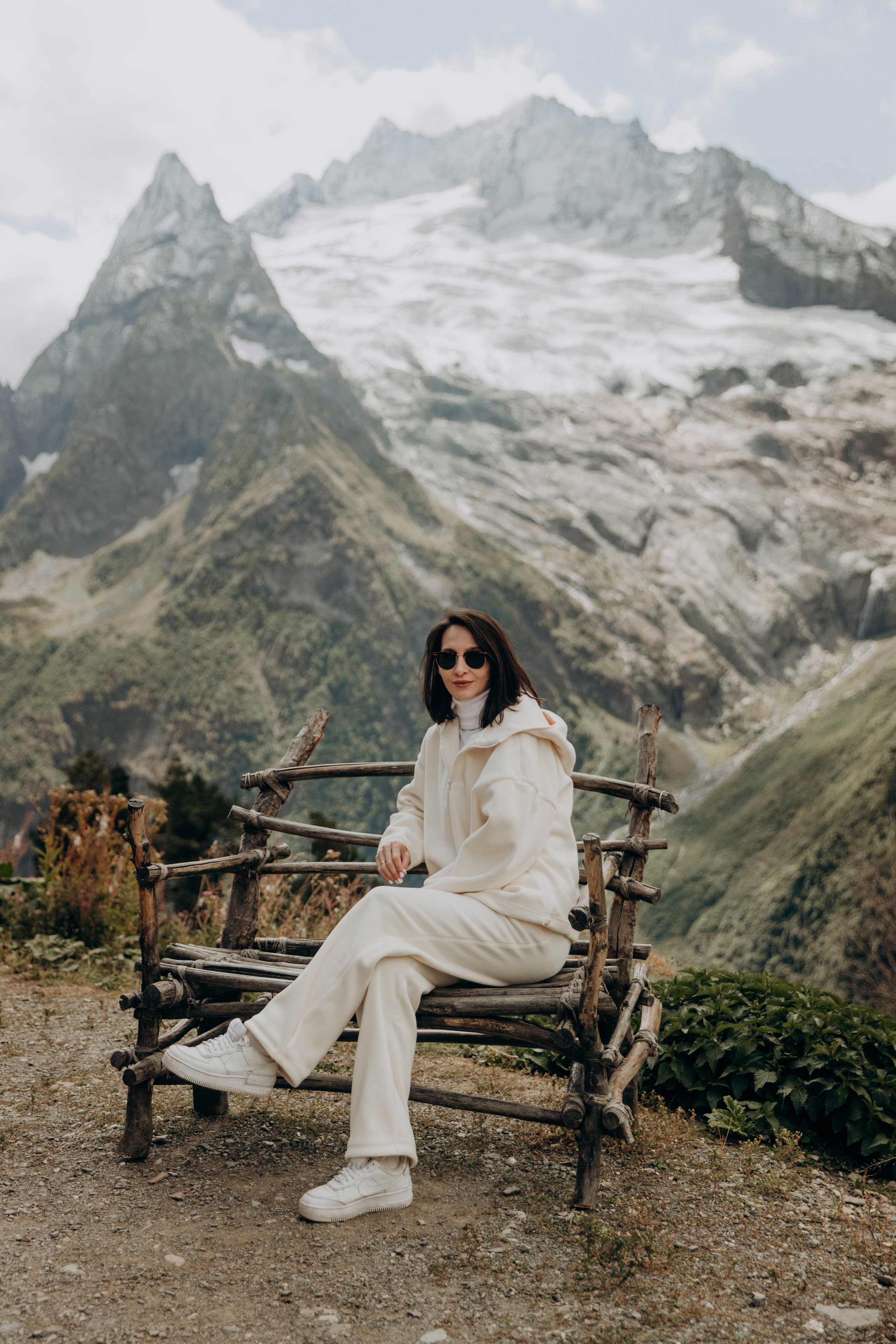 Юля с семьей, Домбай. Портфолио