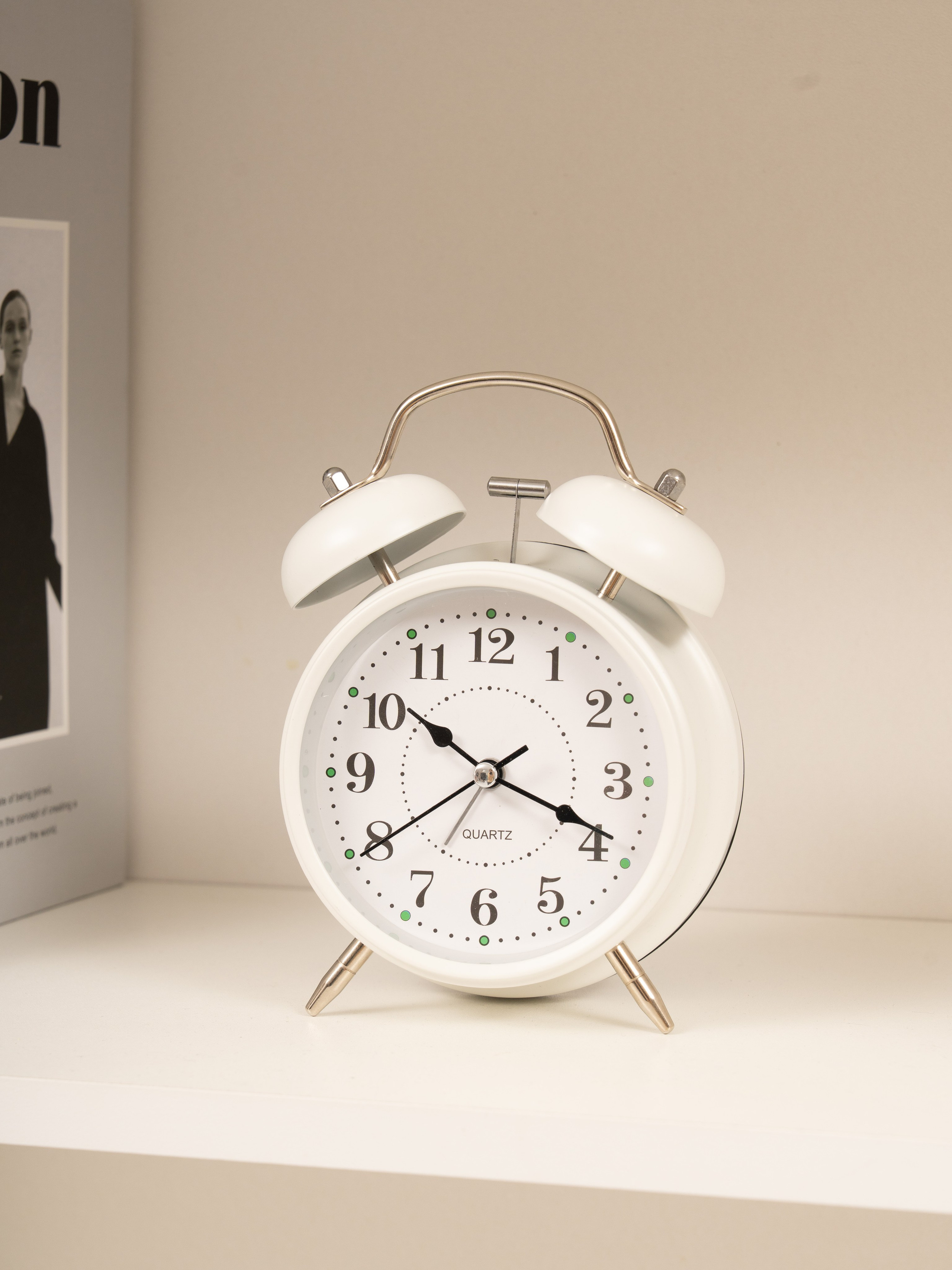 Будильники. Фотограф