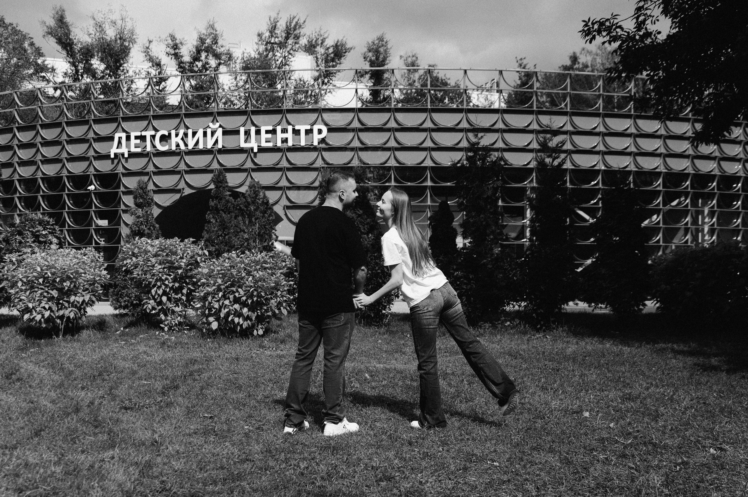 Трое в парке и меховой шар. Детский и семейный фотограф Катерина Мишина