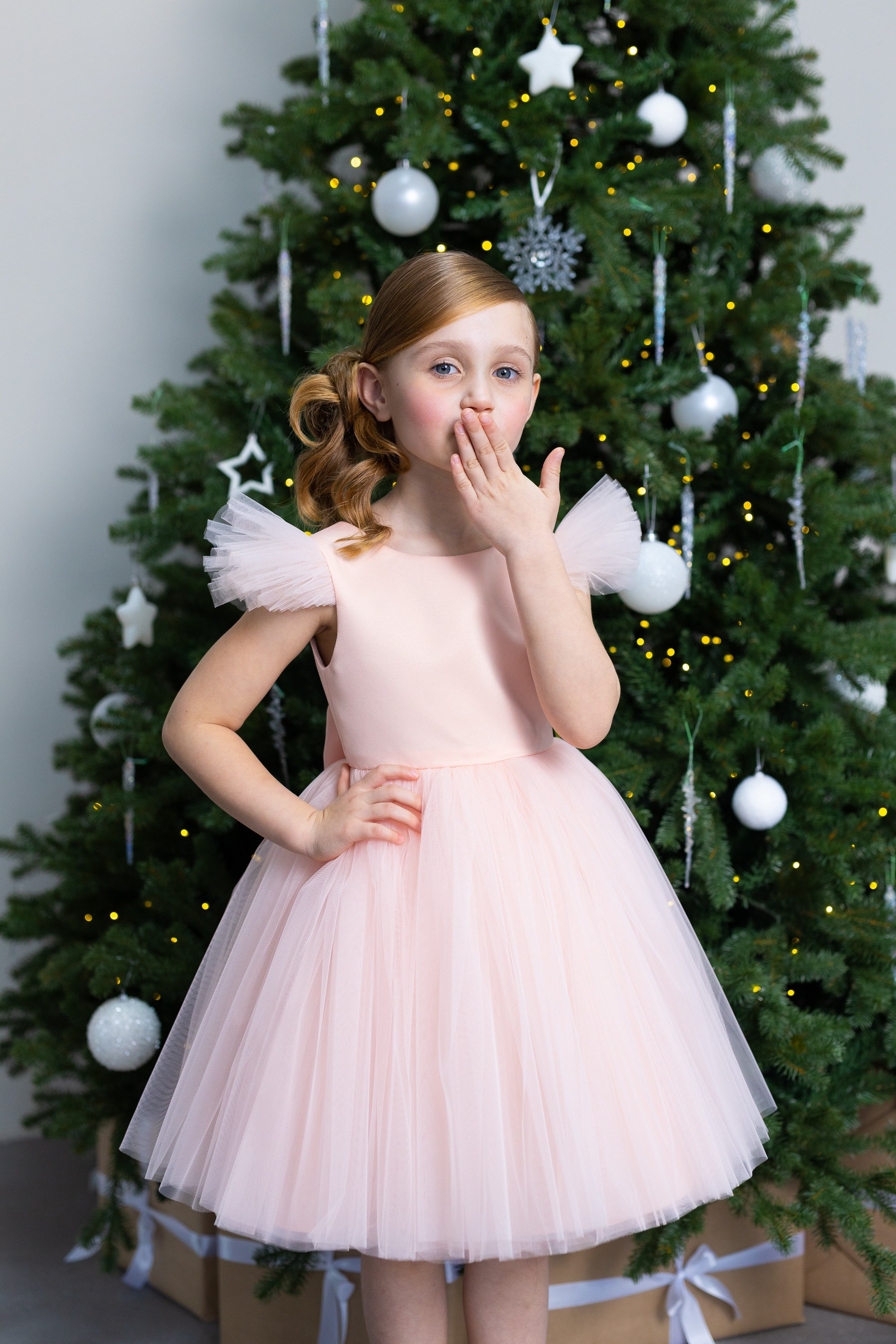 Рекламная съемка дизайнерский платьев. Модельная студия MIA Models