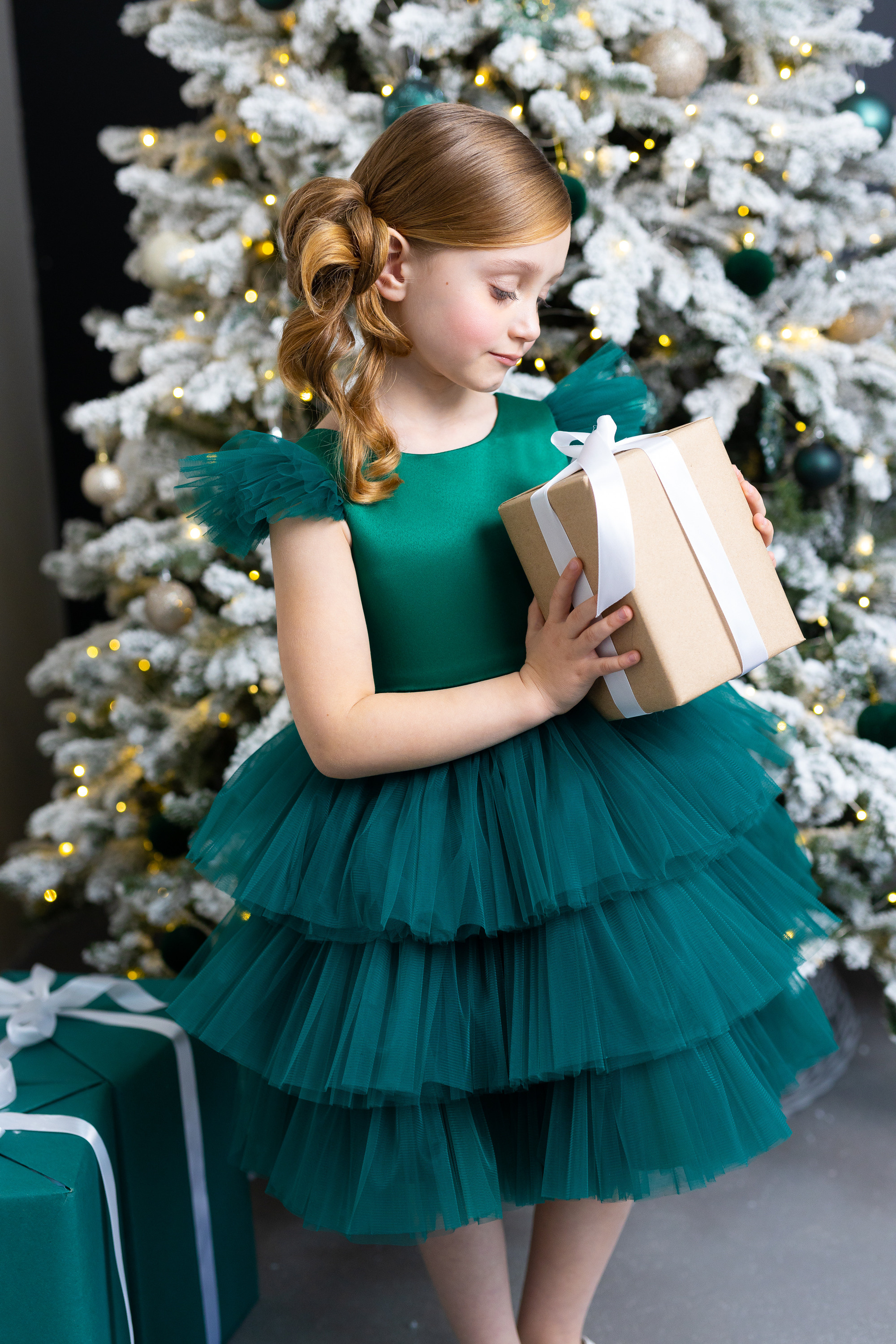 Рекламная съемка дизайнерский платьев. Модельная студия MIA Models