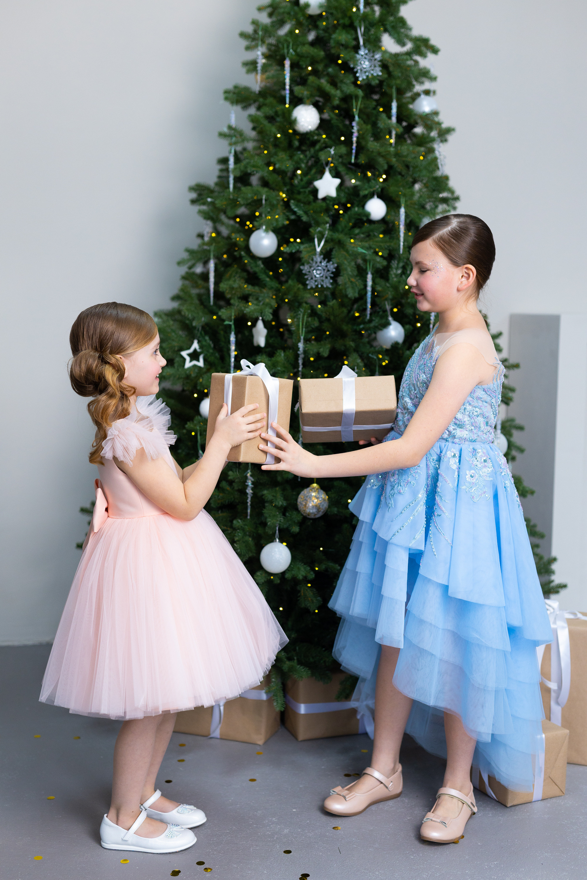 Рекламная съемка дизайнерский платьев. Модельная студия MIA Models