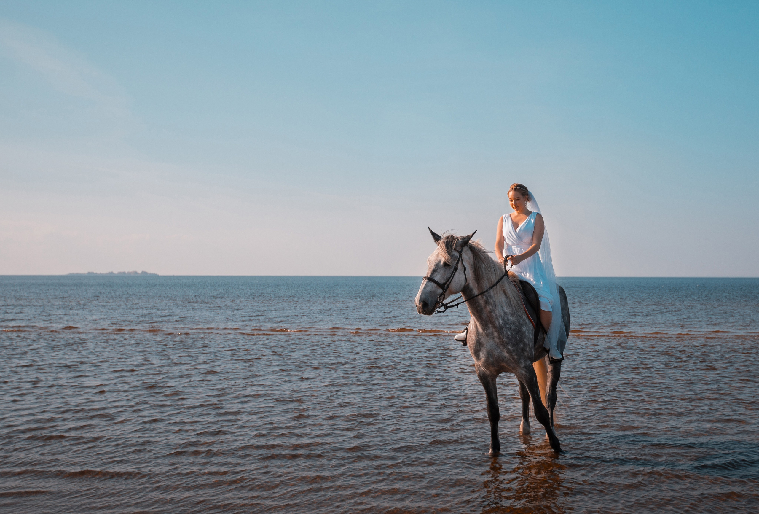 Соня и Влад. Свадьба в Сестрорецке, прогулка по Финскому заливу. Свадебный и семейный фотограф в Санкт-Петербурге и Сестрорецке