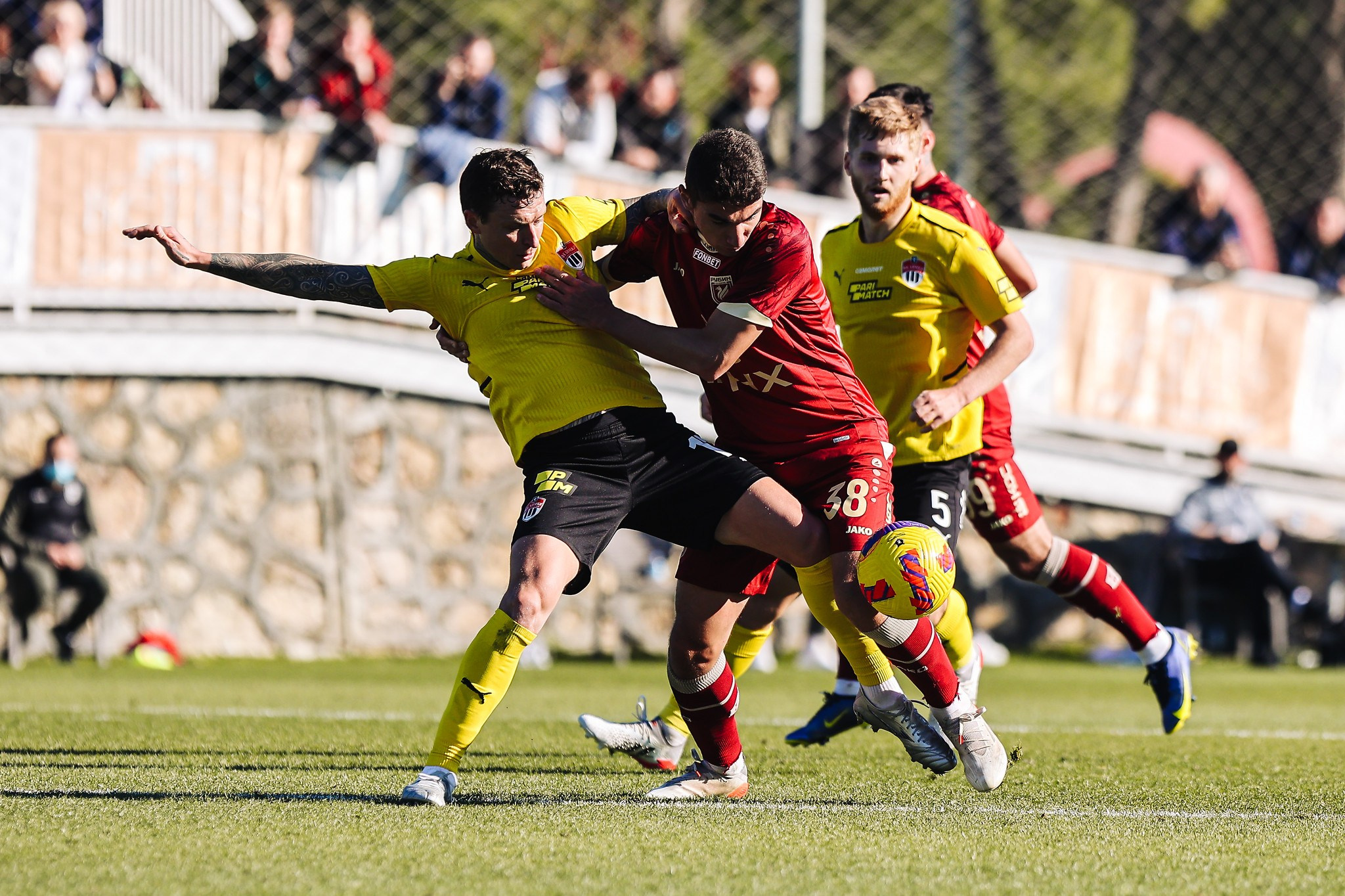Спортивный фотограф Сергей Иванов — футболисты борются за мяч