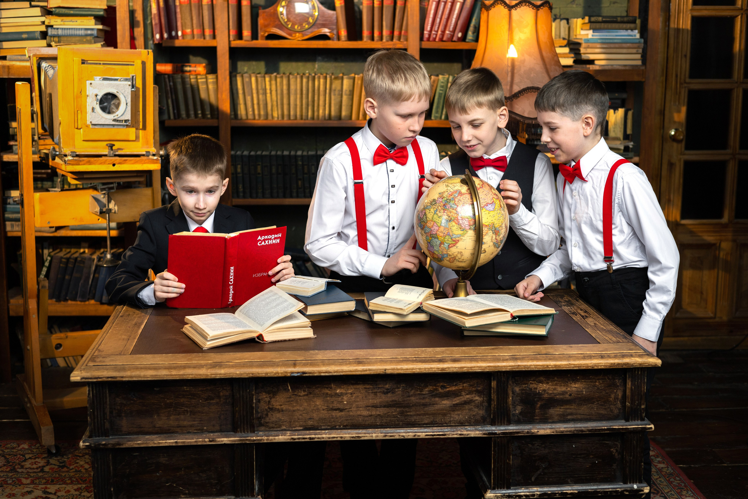 Выпускные альбомы 4класс. Выпускные альбомы Саратов Энгельс фотограф Титова Ирина