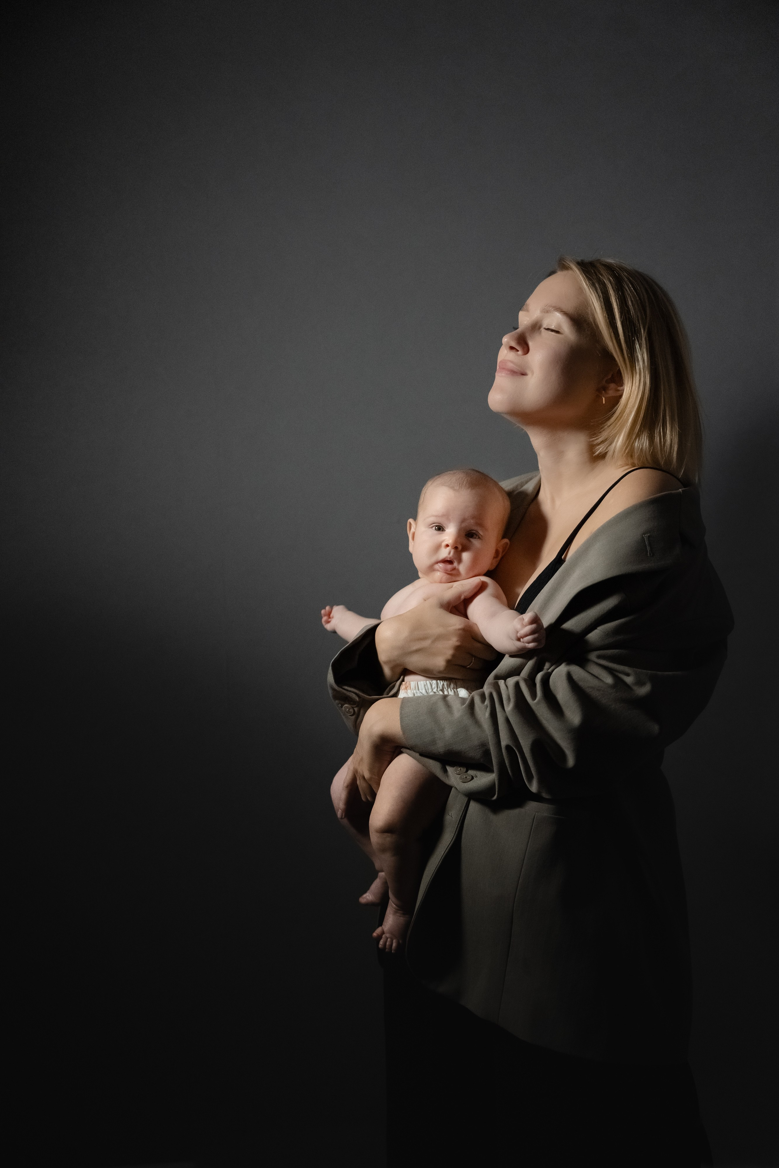 МИР (А) В ОБЪЯТИЯХ МАМЫ. Свадебный и семейный фотограф | Слоним, Гродно| Варя Режа́бек