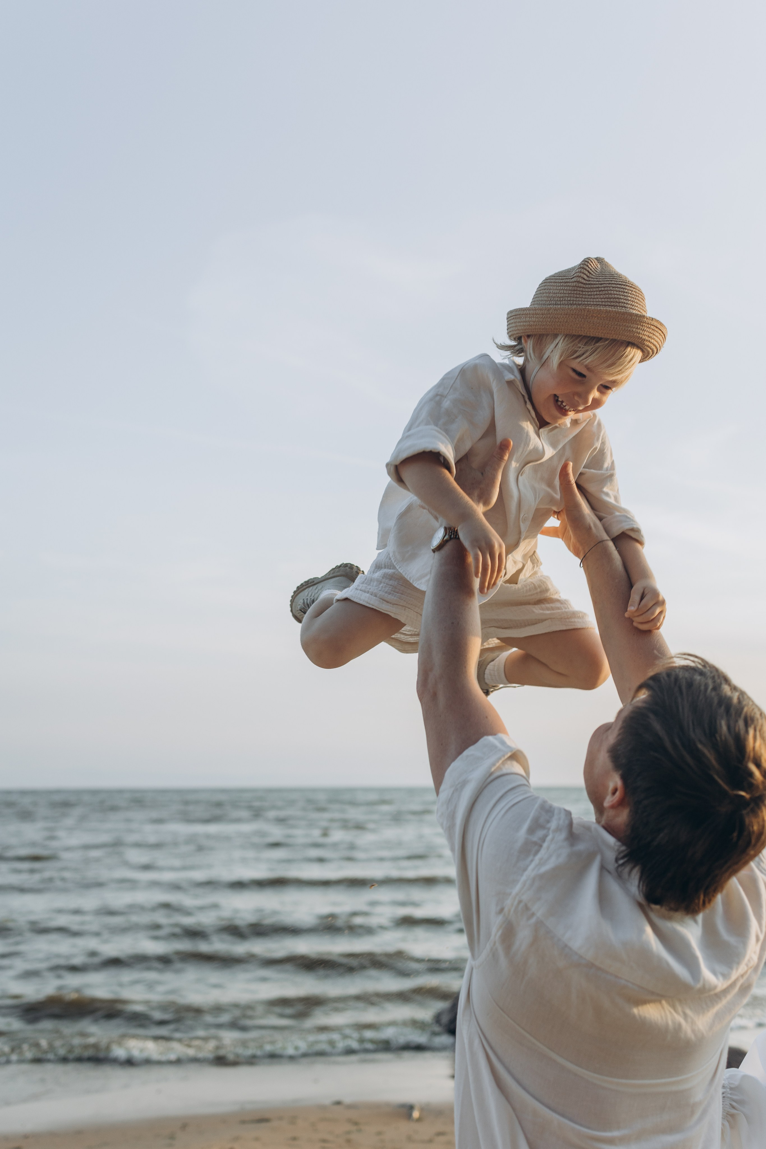 Эмилия, Дмитрий и Демид на Финском заливе. Семейный фотограф в Москве Виктория Ястребинская