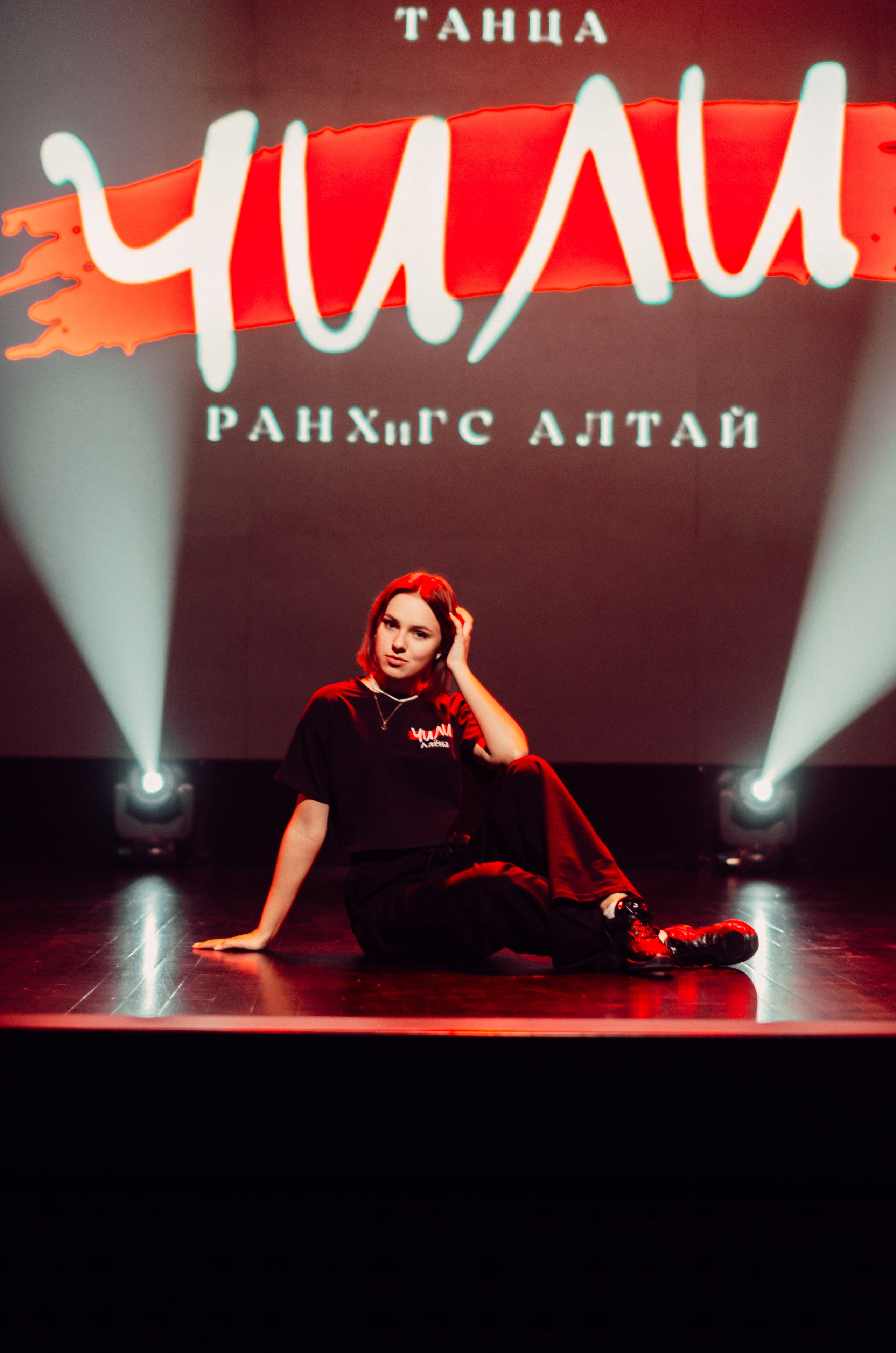 Групповая фотосъемка танцевального коллектива. Денисова Аля — фотограф для парных съемок и индивидуальных историй в Барнауле