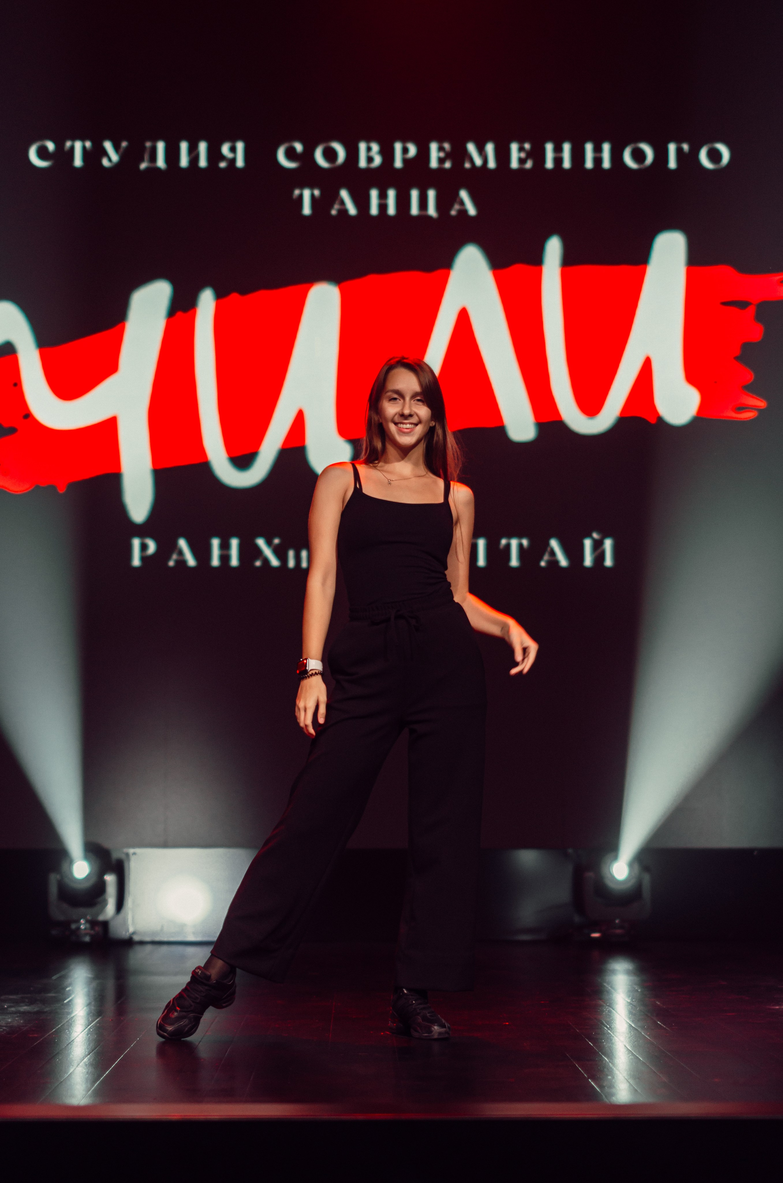 Групповая фотосъемка танцевального коллектива. Денисова Аля — фотограф для парных съемок и индивидуальных историй в Барнауле