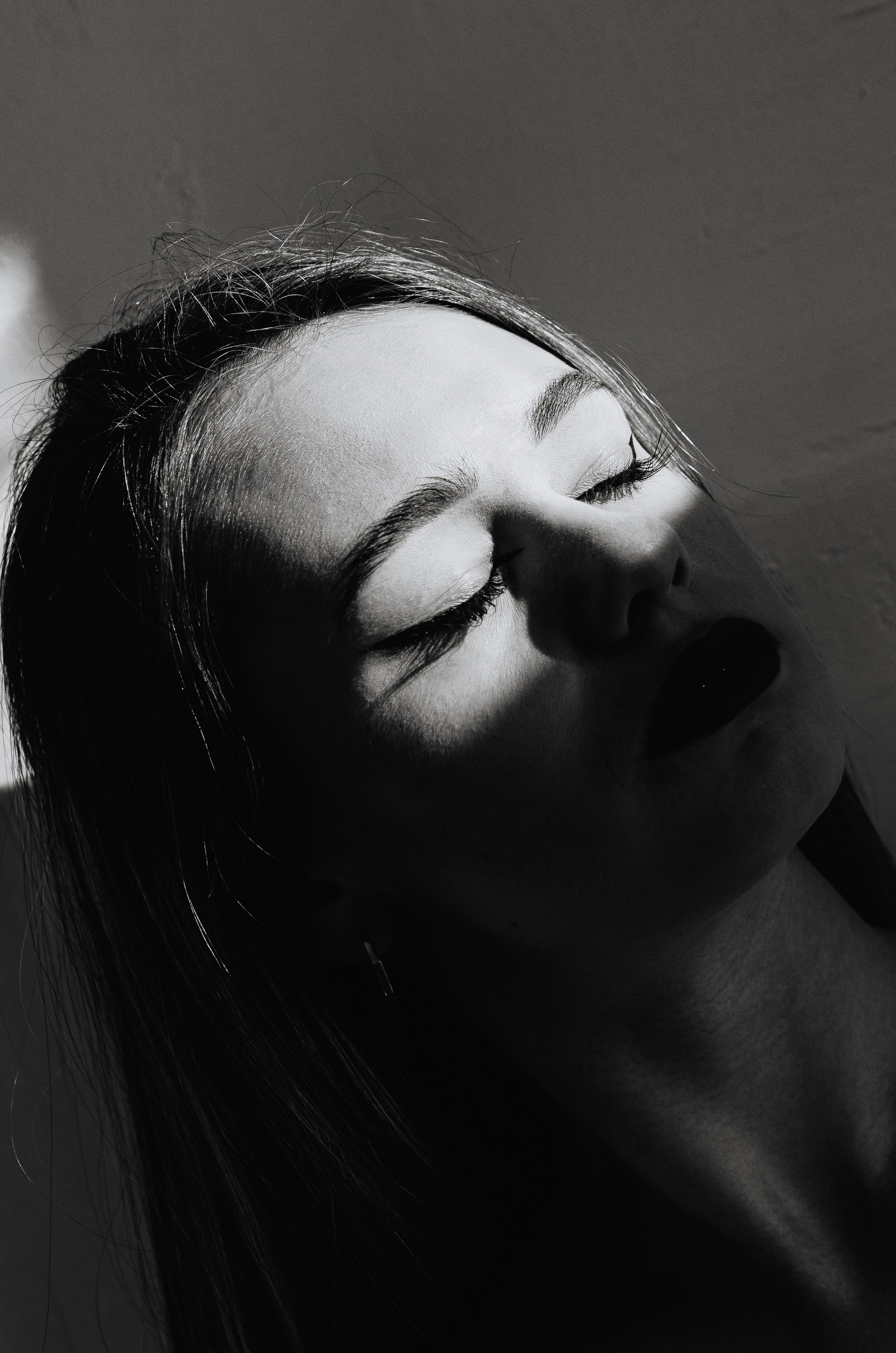 Женская фотосессия в стиле минимализм. Денисова Аля — фотограф для парных съемок и индивидуальных историй в Барнауле