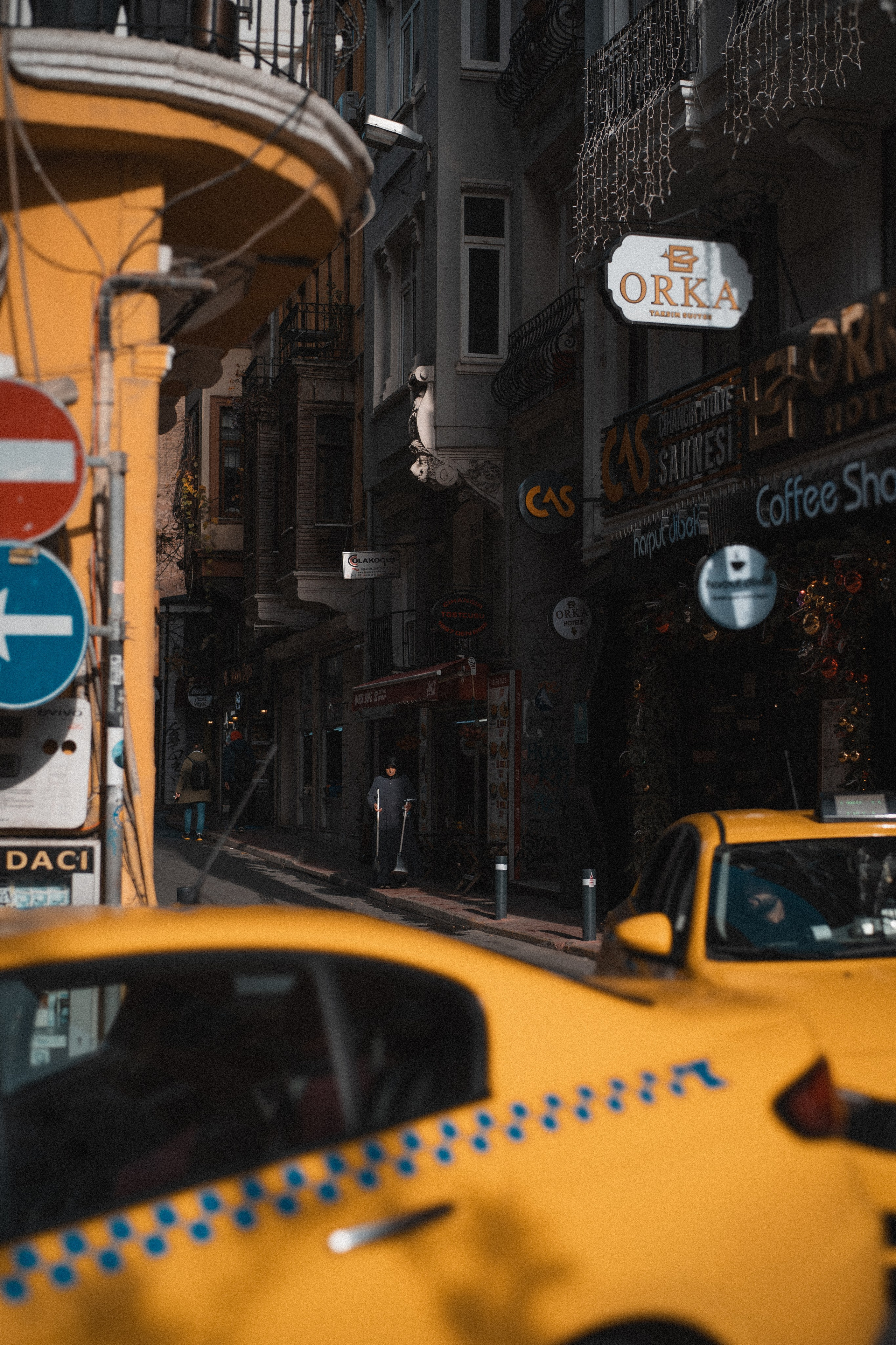 Istambul Jan 2025. MadGoose — Street photographer