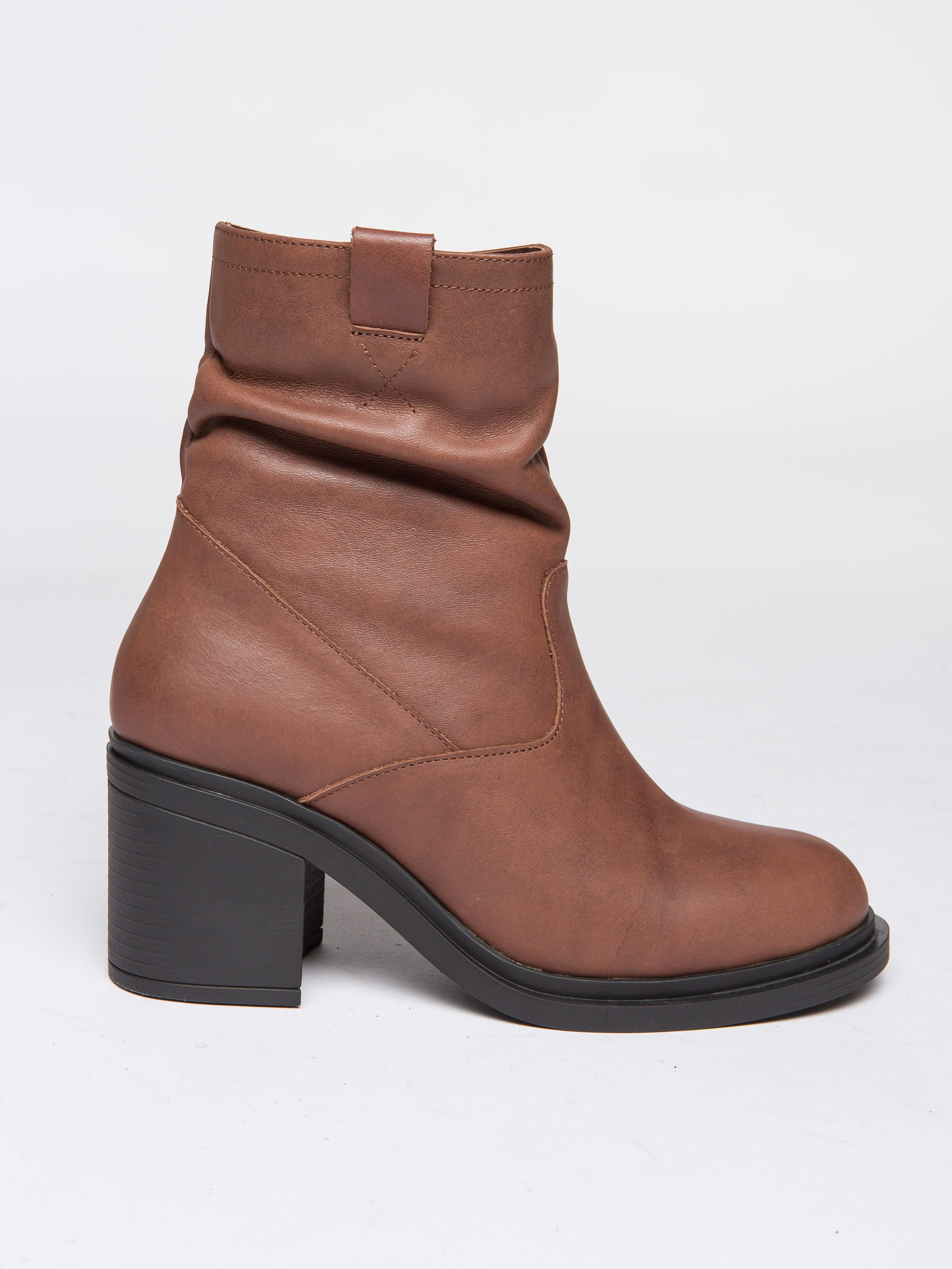 Обувь на модели. Фотограф Мария Кольцова