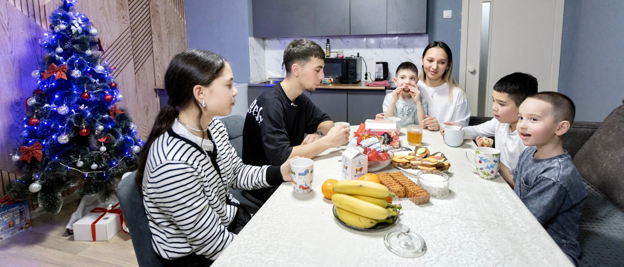 Анна Исаева. Мама и опекун двоих братьев и сестры. Репортажный фотограф Наталья Лапцевич