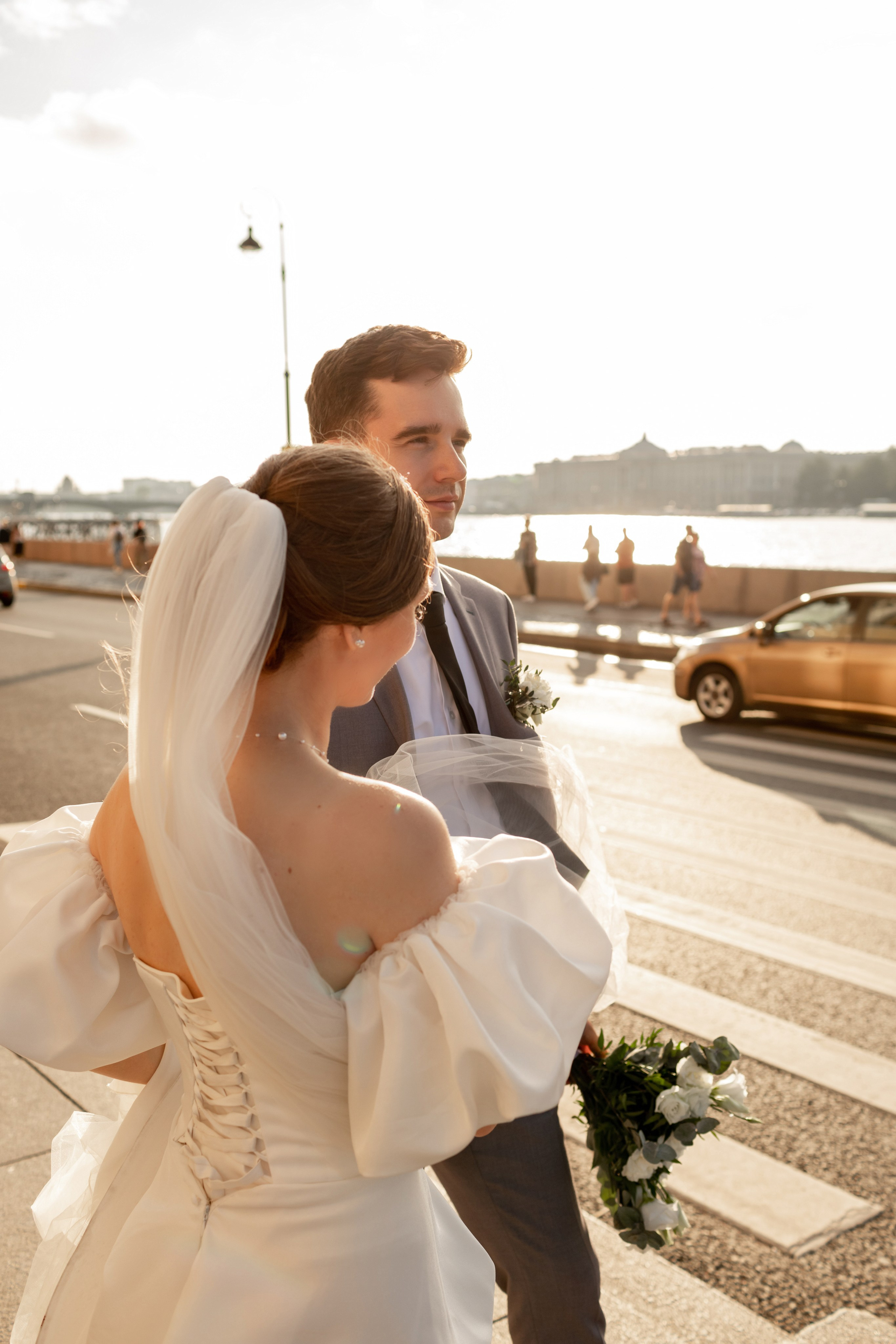 Свадебная фотопрогулка в Санкт-Петербурге. Свадебный фотограф Кирилл Белый