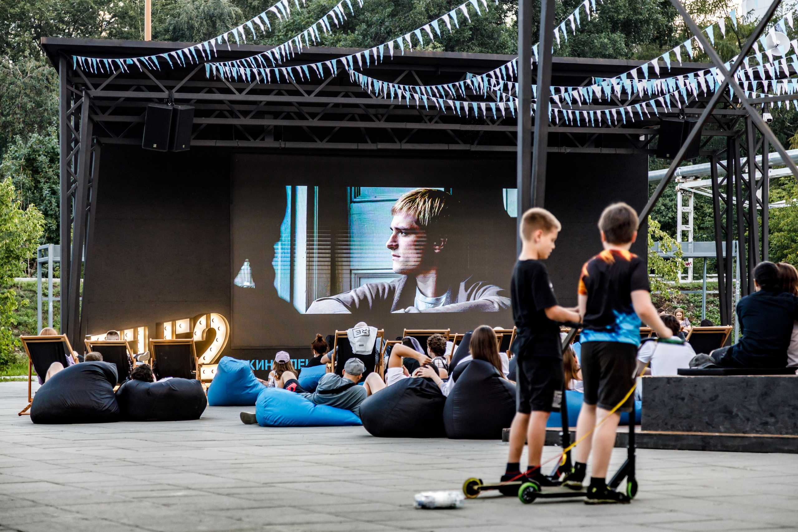 Павильон TELE 2 в центре Екатеринбурга. Интерьерный фотограф. Фотограф архитектуры