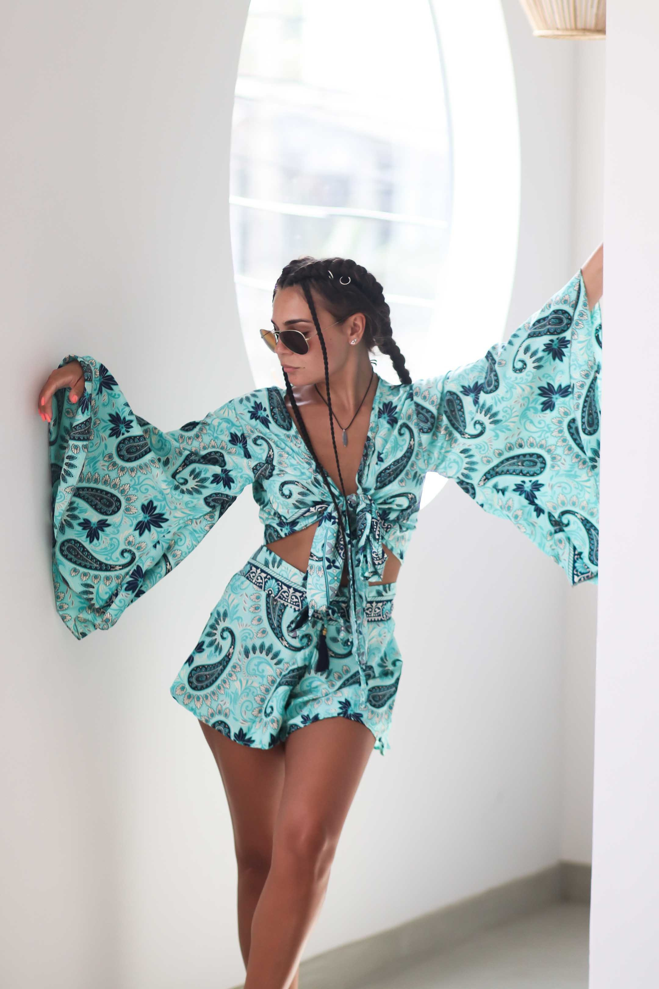 Коллекция купальников бикини. Фотограф на Шри-Ланке