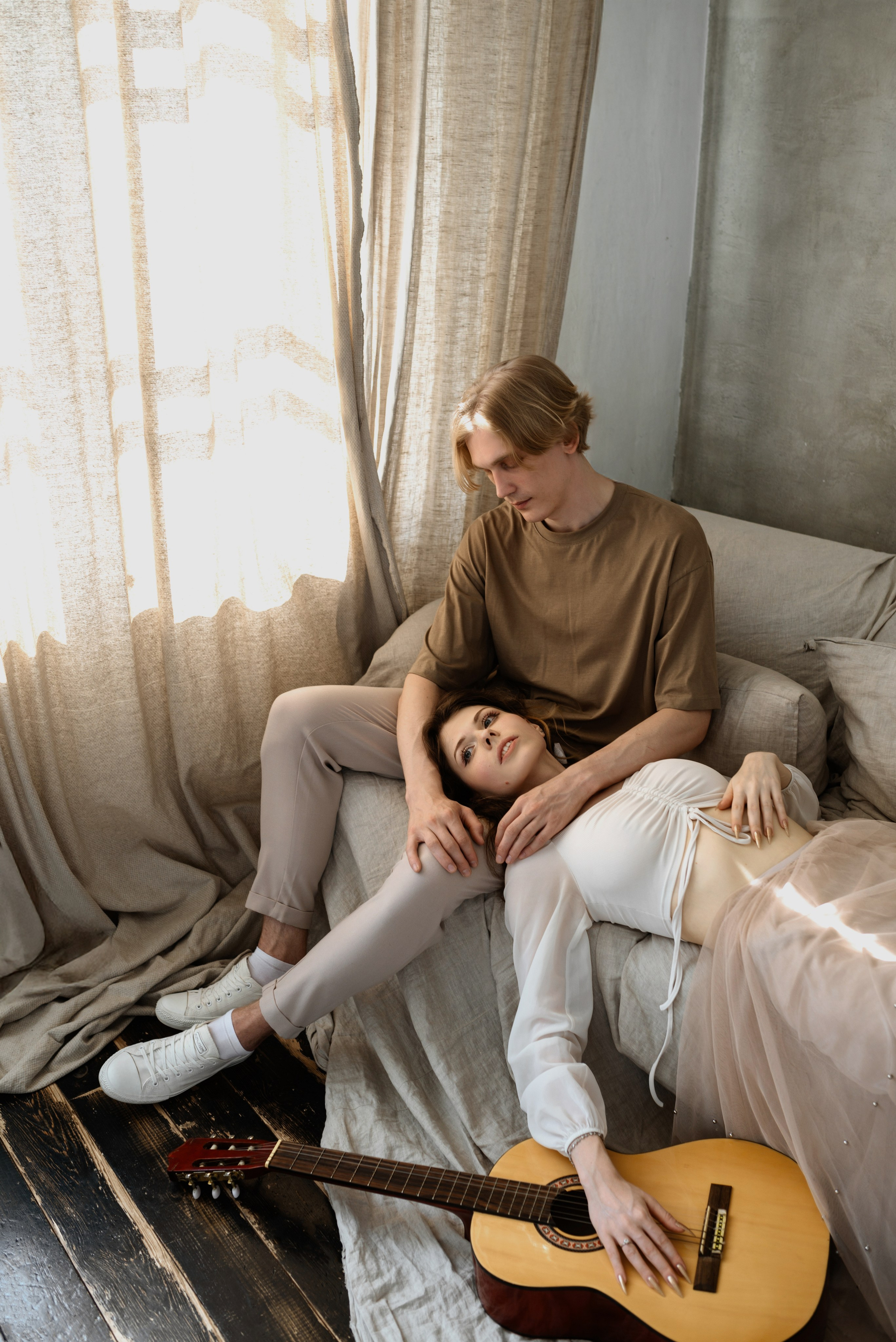 Карина и Женя. Студия Indoor. Свадебный фотограф в городе Минск Крохмалюк Анна