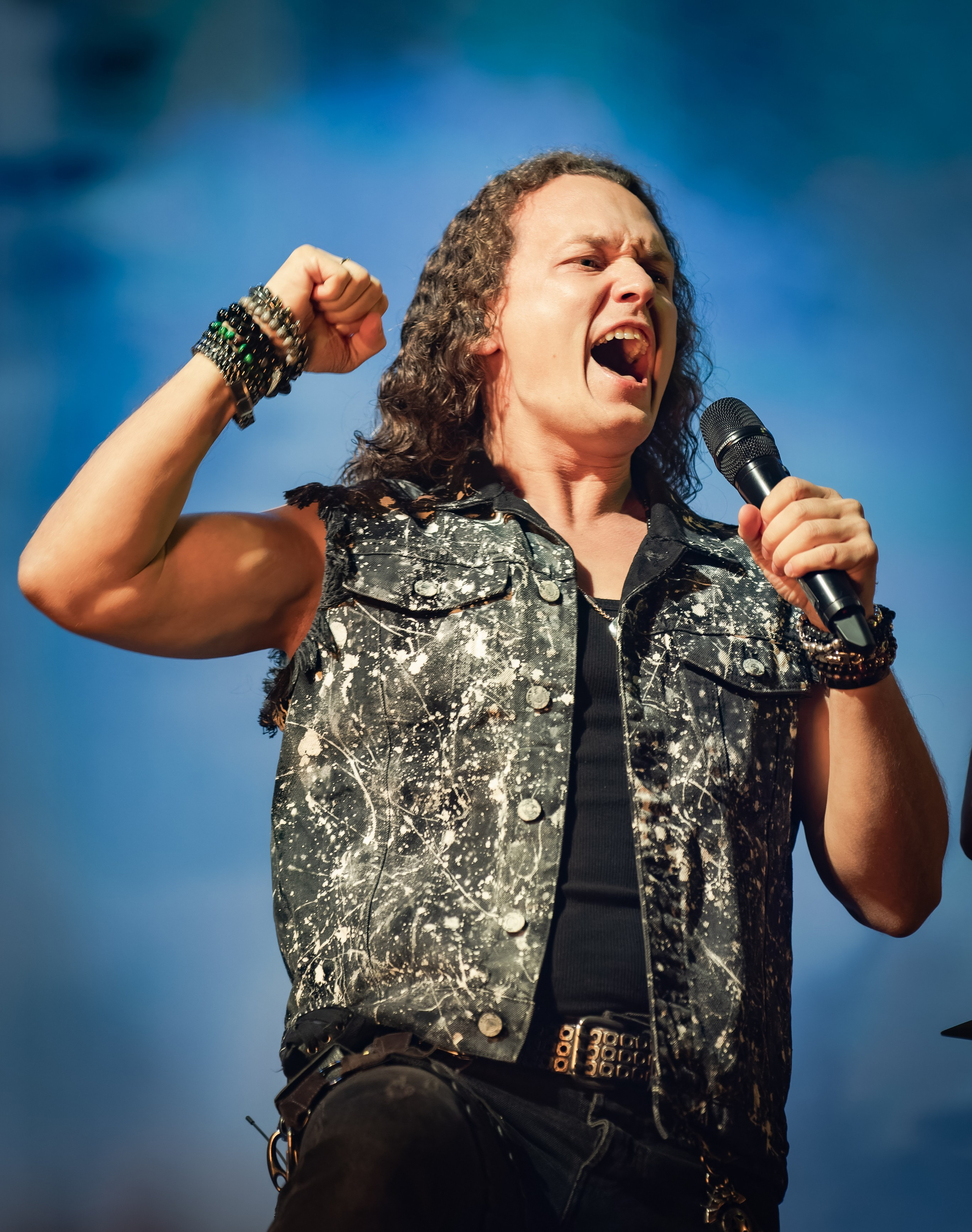 Эпидемия. Крылья Сахалина. Фотограф. г. Южно-Сахалинск. Олег Толстов