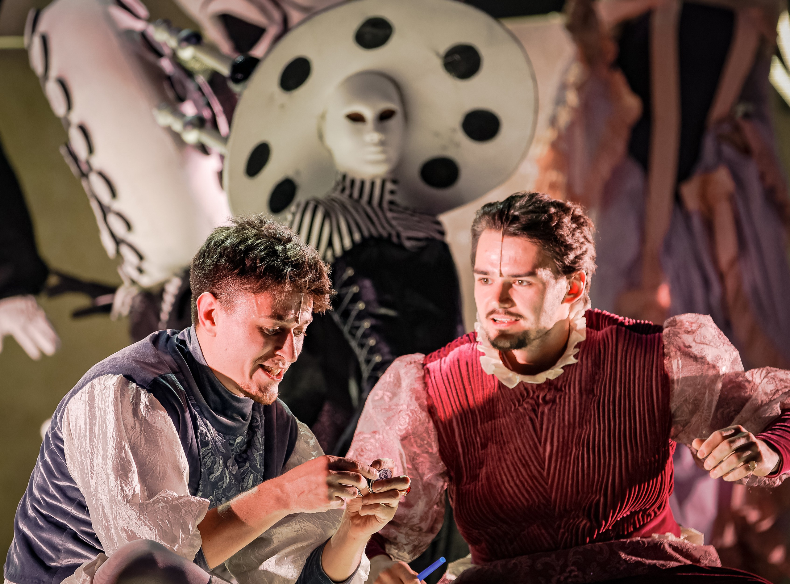 Любовь к трем апельсинам_Чехов Центр. Фотограф. г. Южно-Сахалинск. Олег Толстов