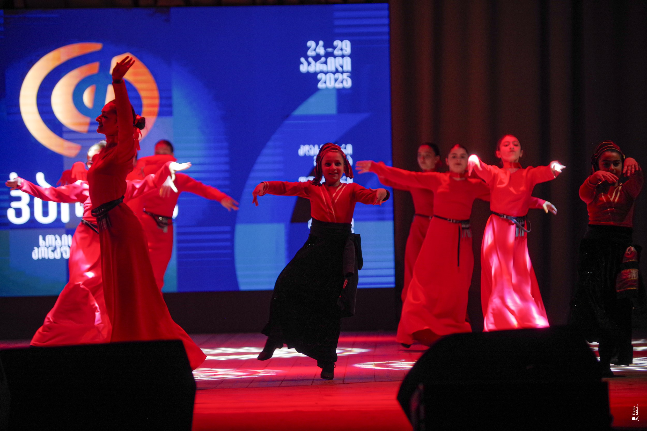 Танцы в Хоби. Портретный фотограф Денис Милютин