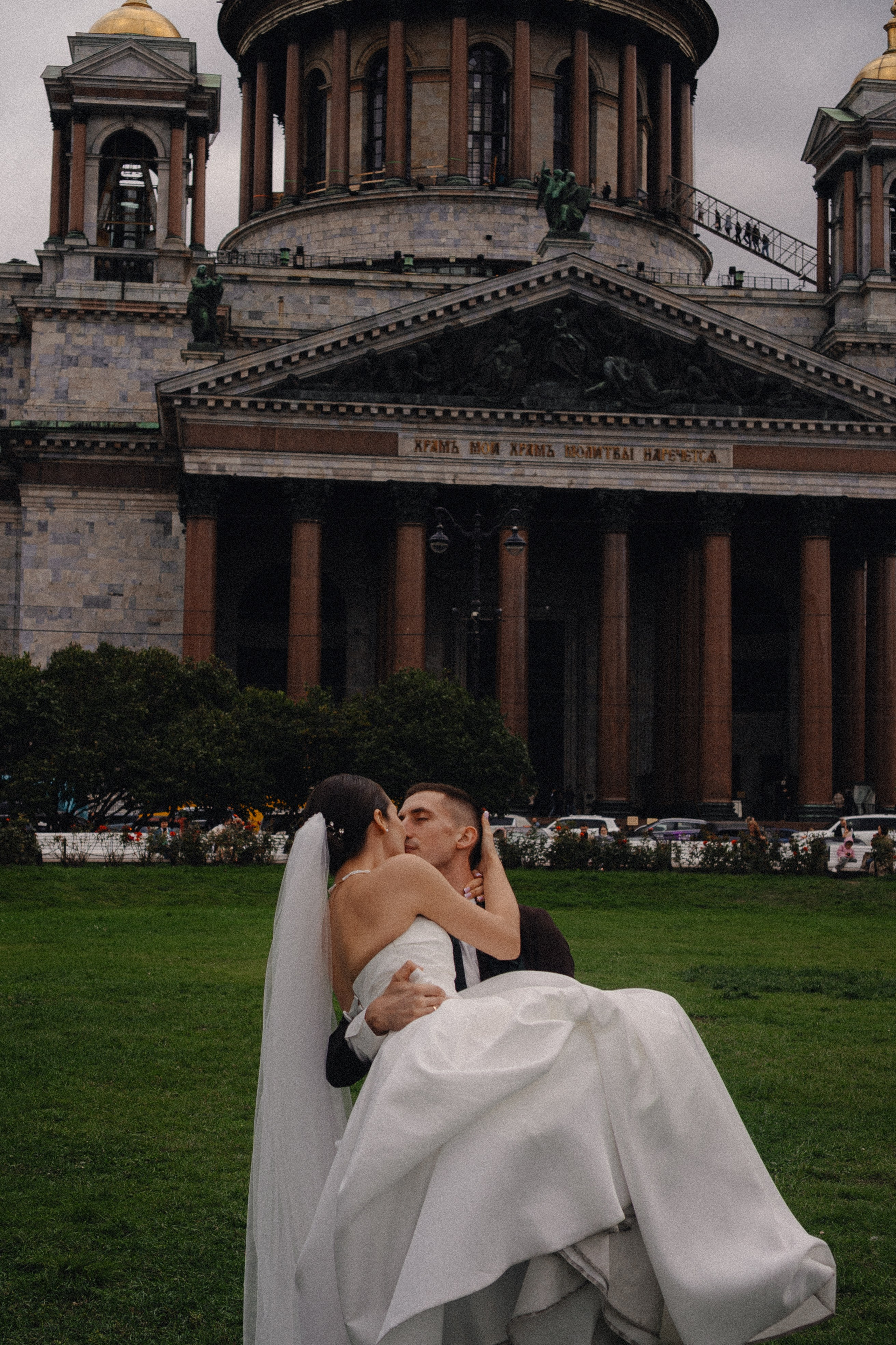 СВАДЕБНАЯ ПРОГУЛКА В САНТК-ПЕТЕРБУРГЕ (ИСАКИЕВСКИЙ СОБОР, ЗИМНЯЯ КАНАВКА, ЭРМИТАЖ И БОЛЬШАЯ МОРСКАЯ УЛИЦА). Профессиональный фотограф, Санкт-Петербург — Виктория Богомолова