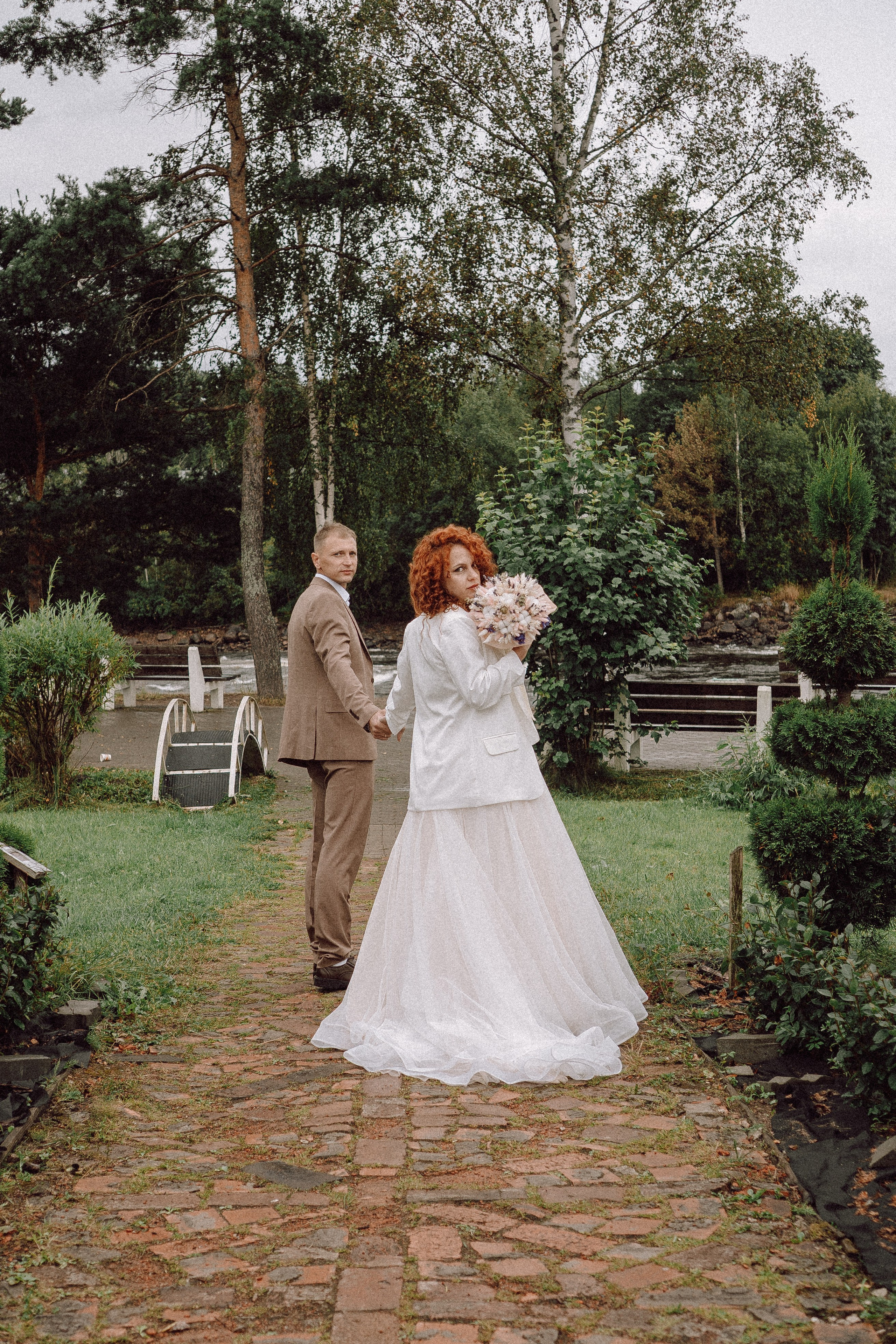 СВАДЕБНАЯ ФОТОСЕССИИЯ ПАРЫ В ГОРОДЕ ПРИОЗЕРСК В СОСНОВОМ ЛЕСУ И С ПИКАПОМ. Профессиональный фотограф, Санкт-Петербург — Виктория Богомолова