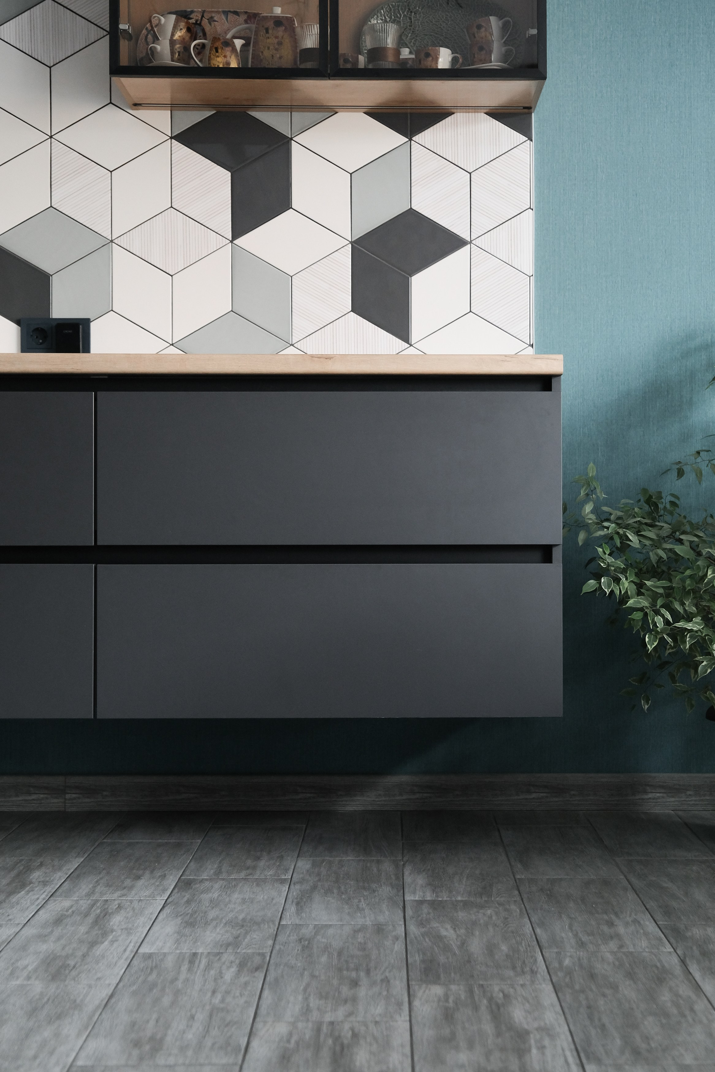 Кухня в Томске на заказ в Академгородке Таунхаус. Мебель на заказ. ГУДРУМ — Мебель на заказ в Томске | Кухни | Шкафы | Стулья и Столы