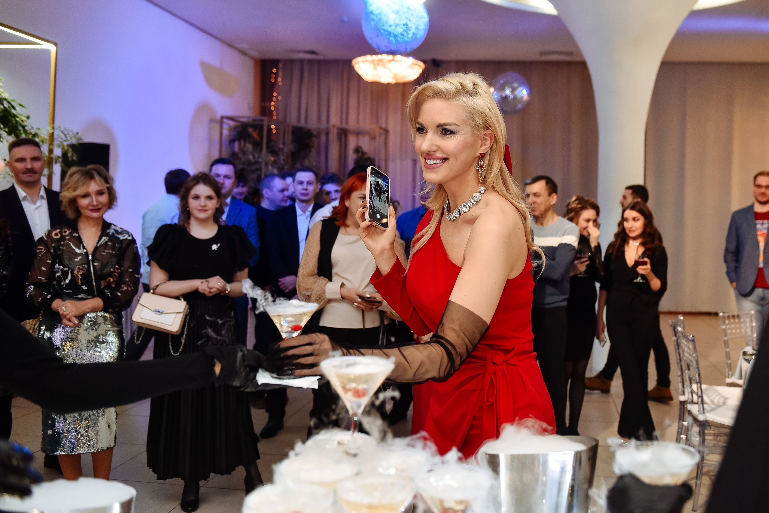 Новогодний корпоратив в ресторане Nebesa. Анастасия Петрович фотограф, фотокорреспондент в Москве и Санкт-Петербурге. Фотосъёмка репортажа, мероприятия, корпоративная съёмка, контент