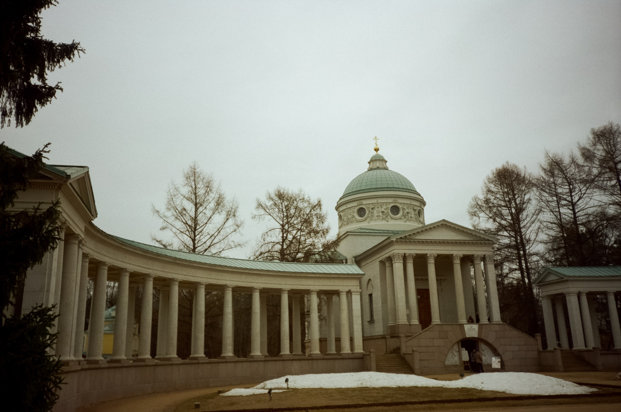 Архангельское. Пасмурный апрель. Фотограф-документалист Мария Осокина