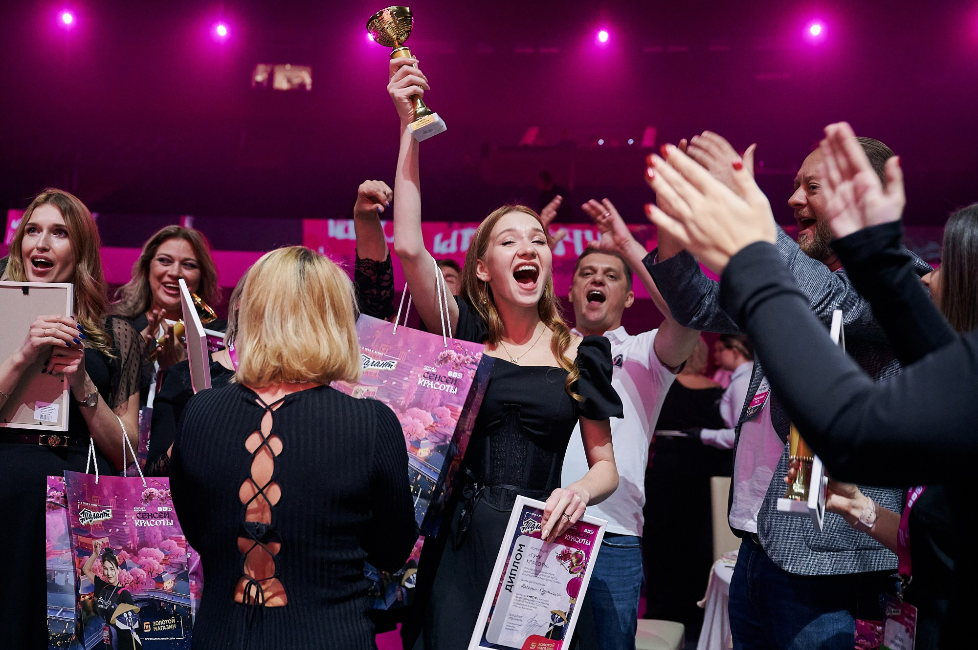 Магнит Косметик — конкурс «Золотой Магазин». Мезенцев Евгений фотограф