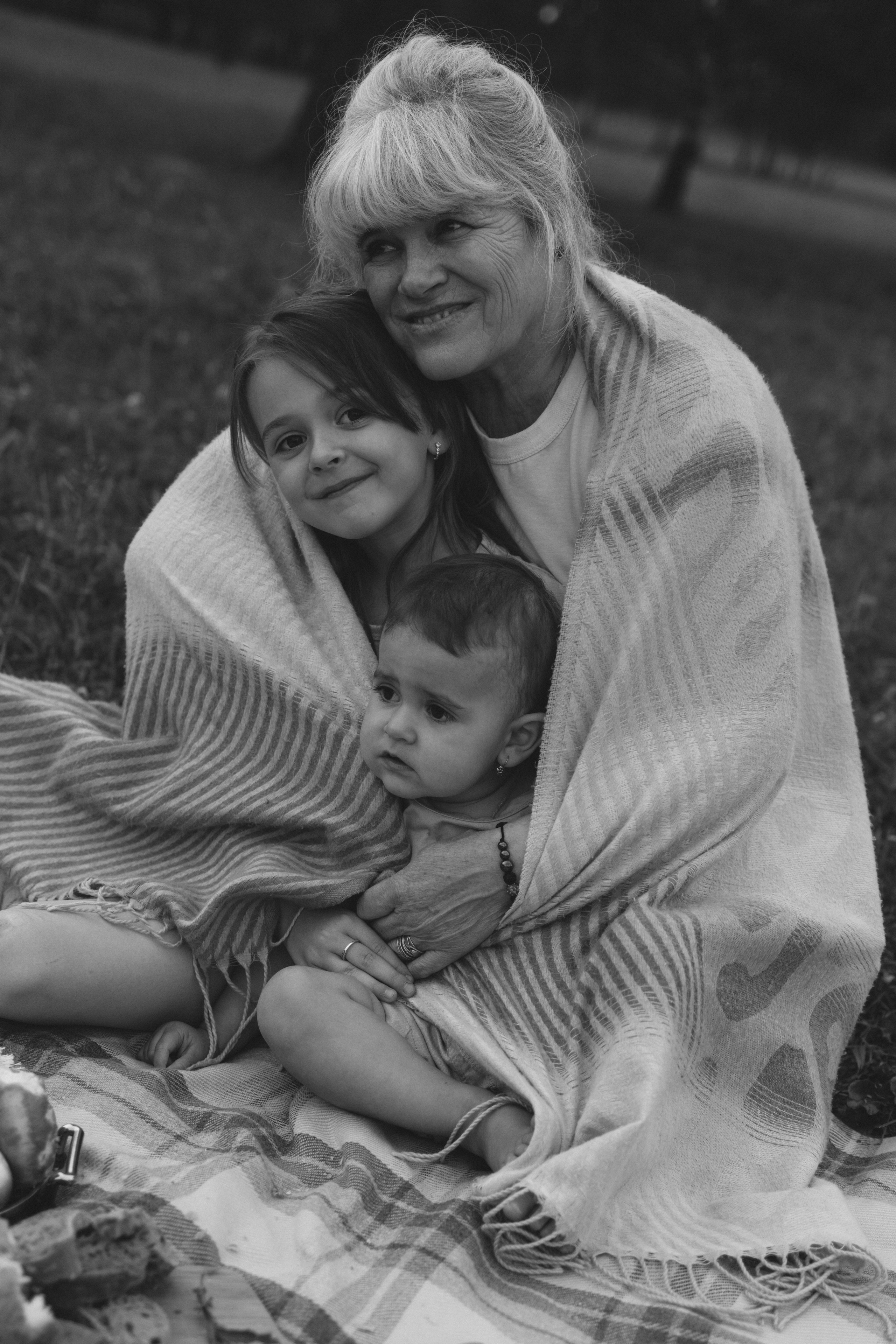 Бабушка с внуками. Фотограф Ирина Панина