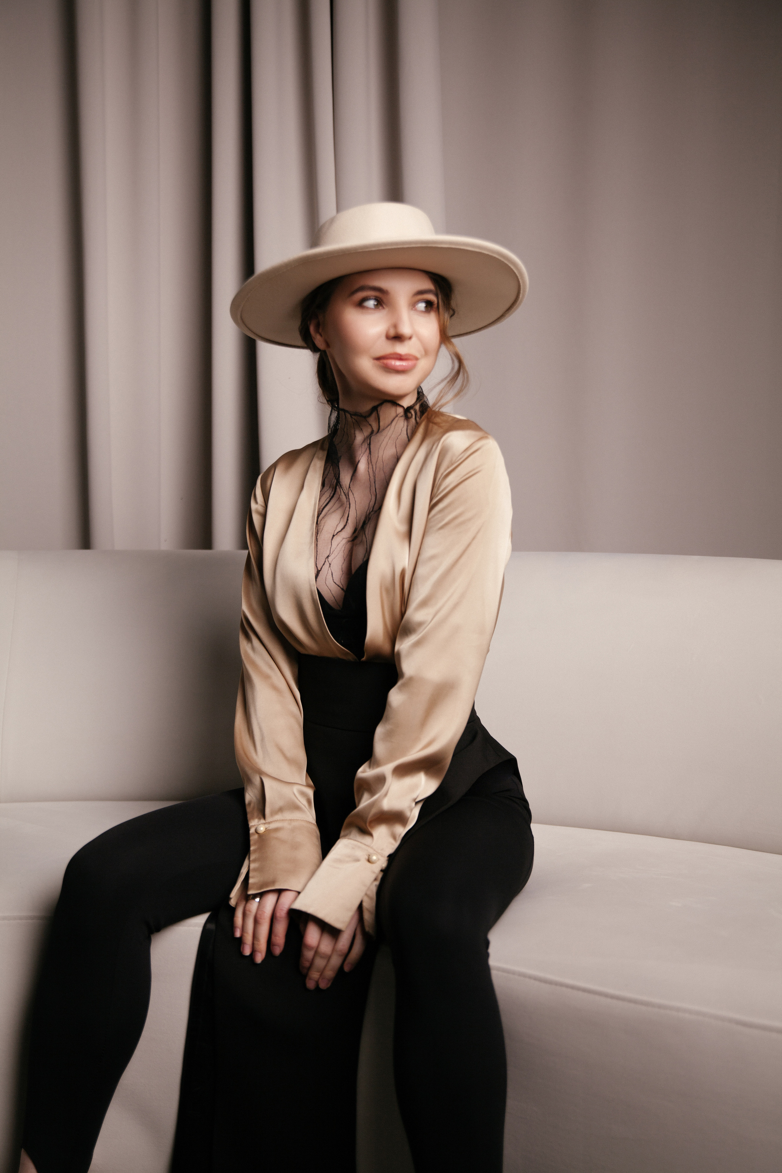 Maria. Photographer. Producer. Retoucher