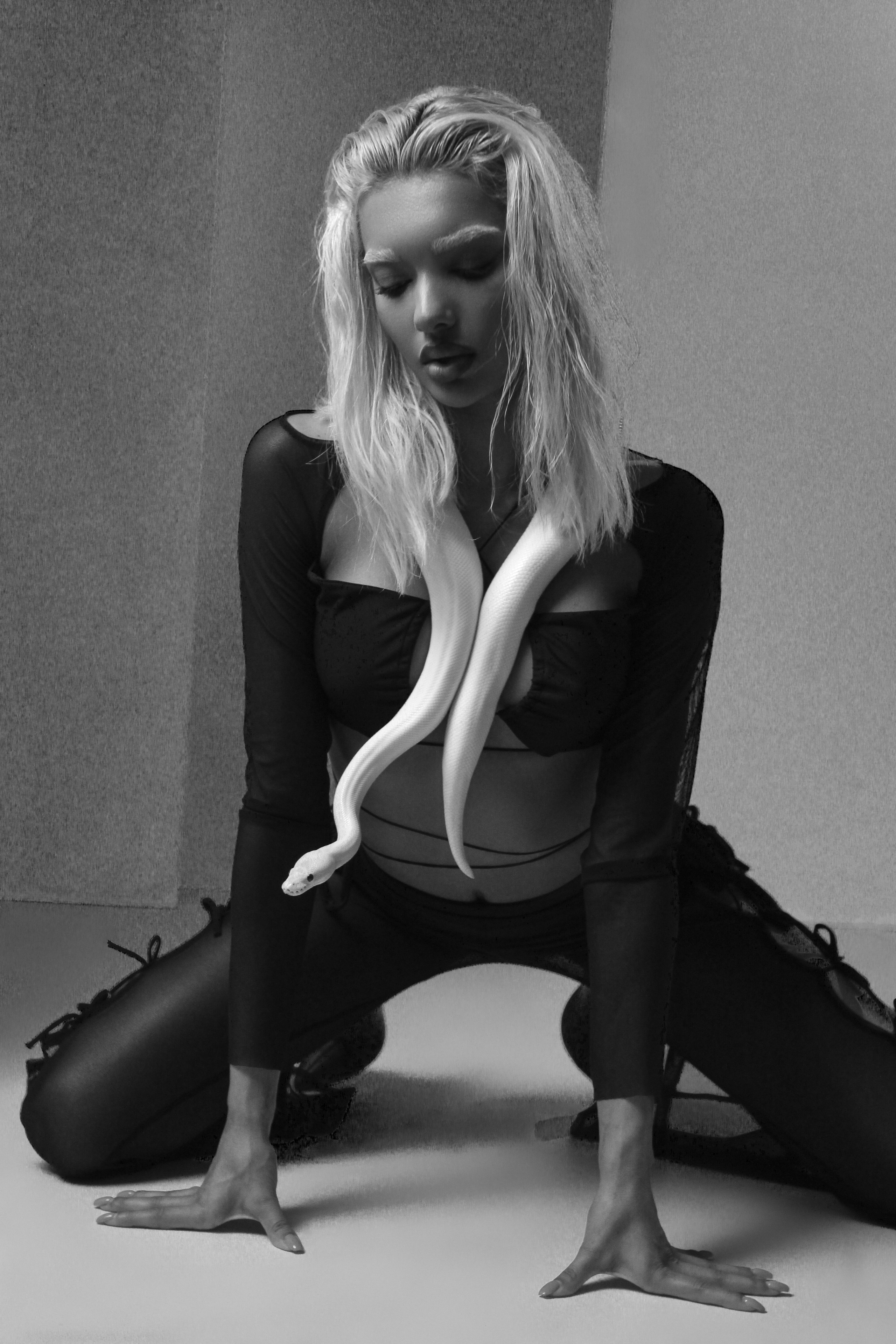 WOOLFIE. Photographer. Producer. Retoucher