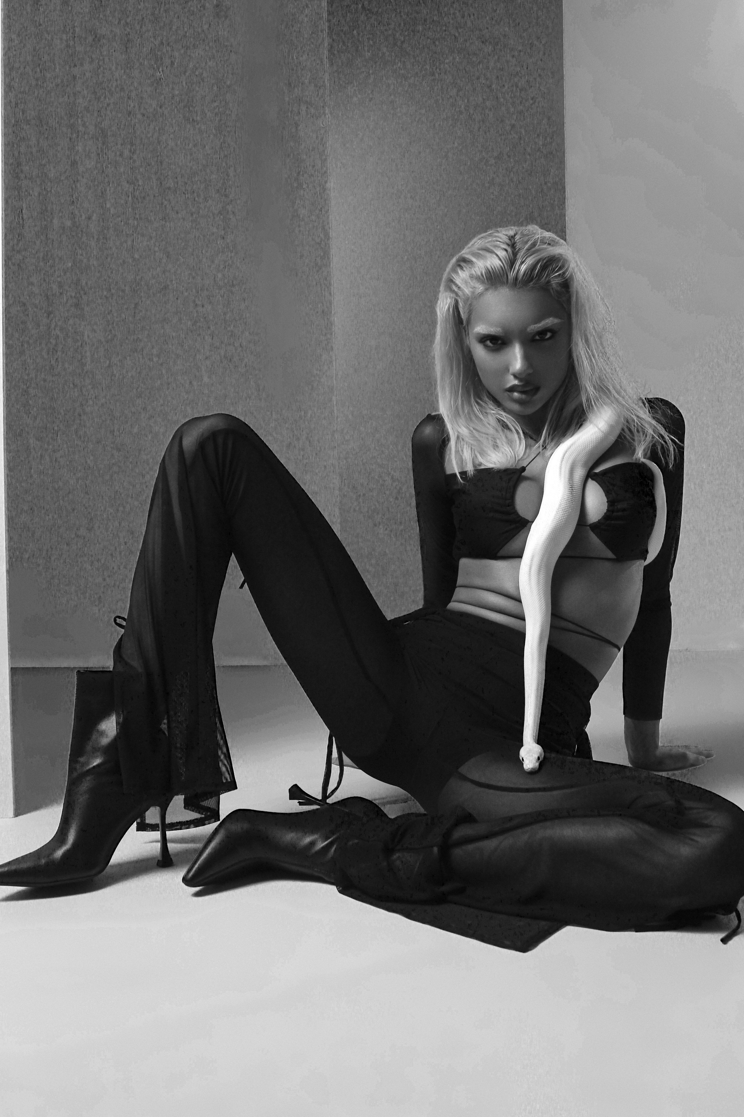 WOOLFIE. Photographer. Producer. Retoucher