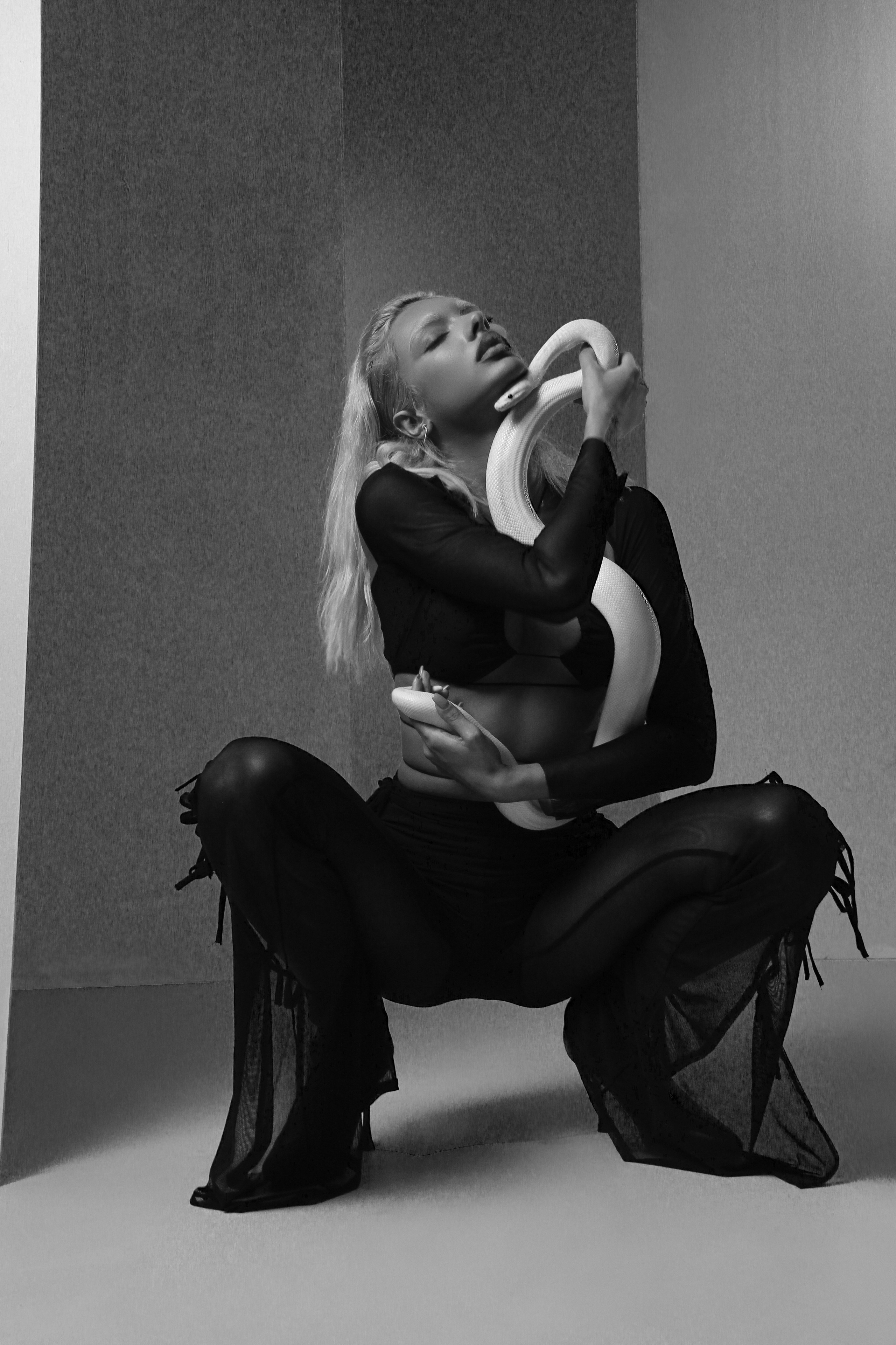 WOOLFIE. Photographer. Producer. Retoucher