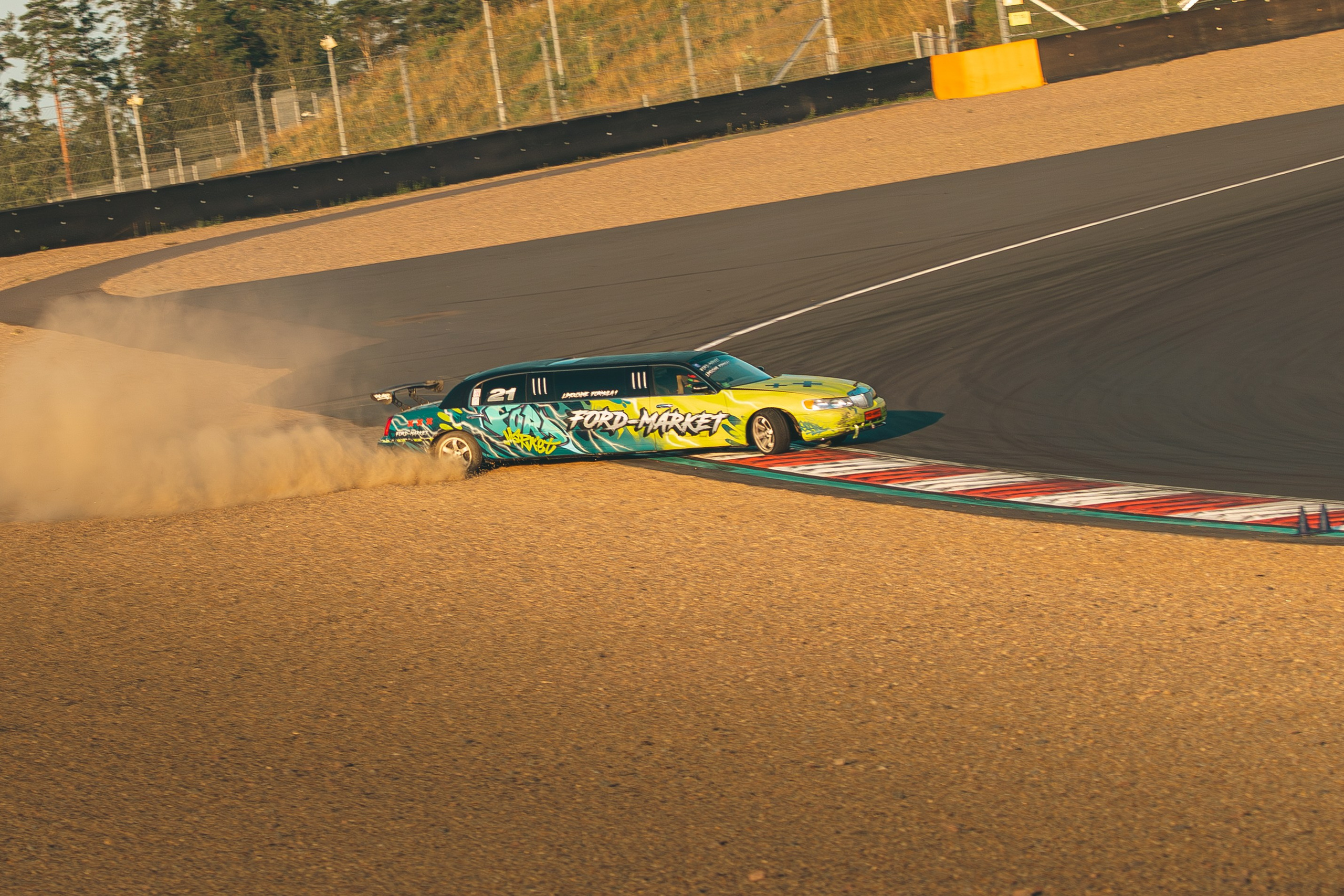 Трек-день Игора Драйв. Портретный и автомобильный фотограф в Санкт-Петербурге Евгений Черепанов