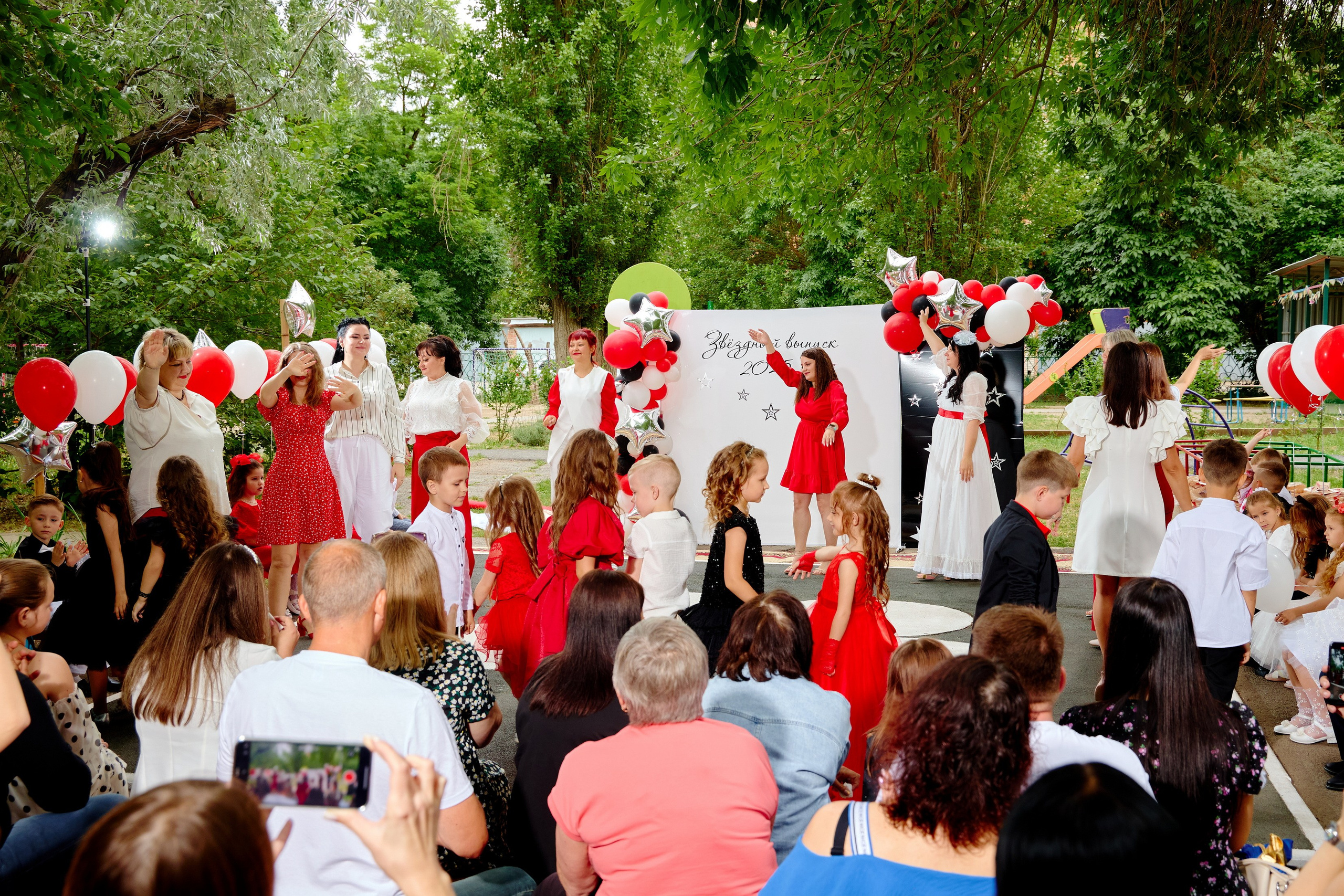 Выпускной 45 сад. Фотограф Выпускные альбомы Таганрог Сергей Коробченко